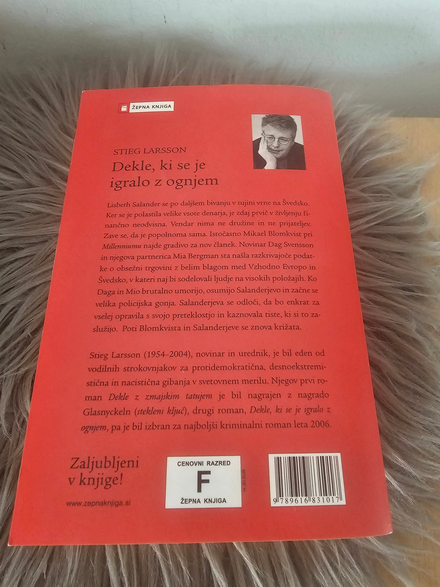 Dekle, ki se je igralo z ognjem Stieg Larsson