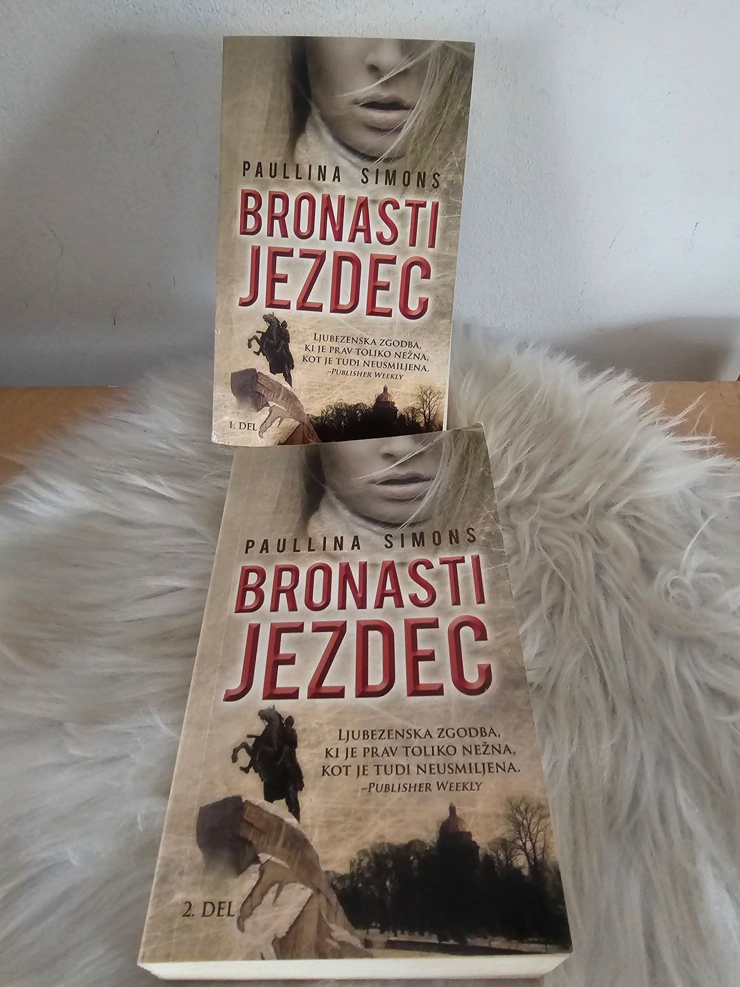 Bronasti jezdec 1, 2 Paulina Simons