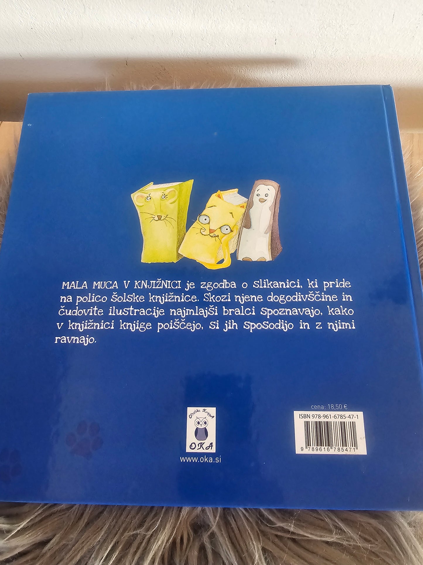 Mala muca v knjižnici, Vilma G. Simončič