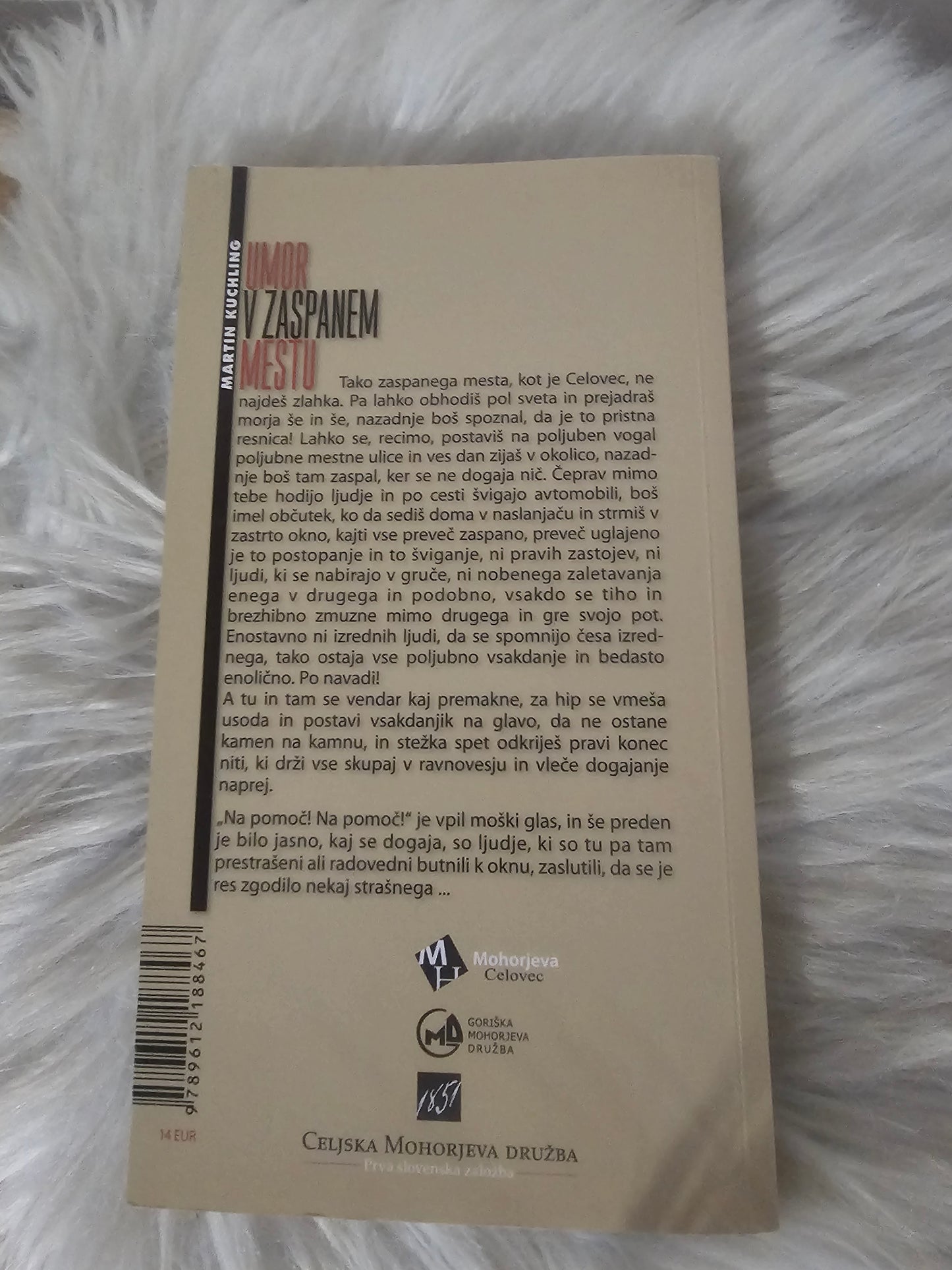 Umor v zaspanem mestu Martin Kuchling