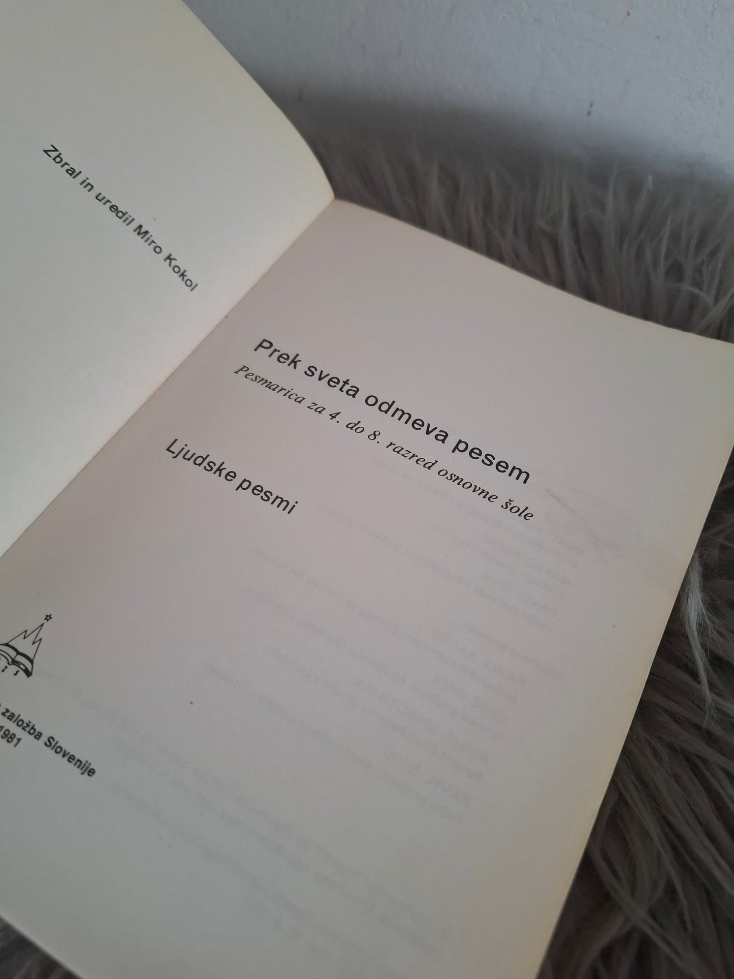 Prek sveta odmeva pesem Dzs