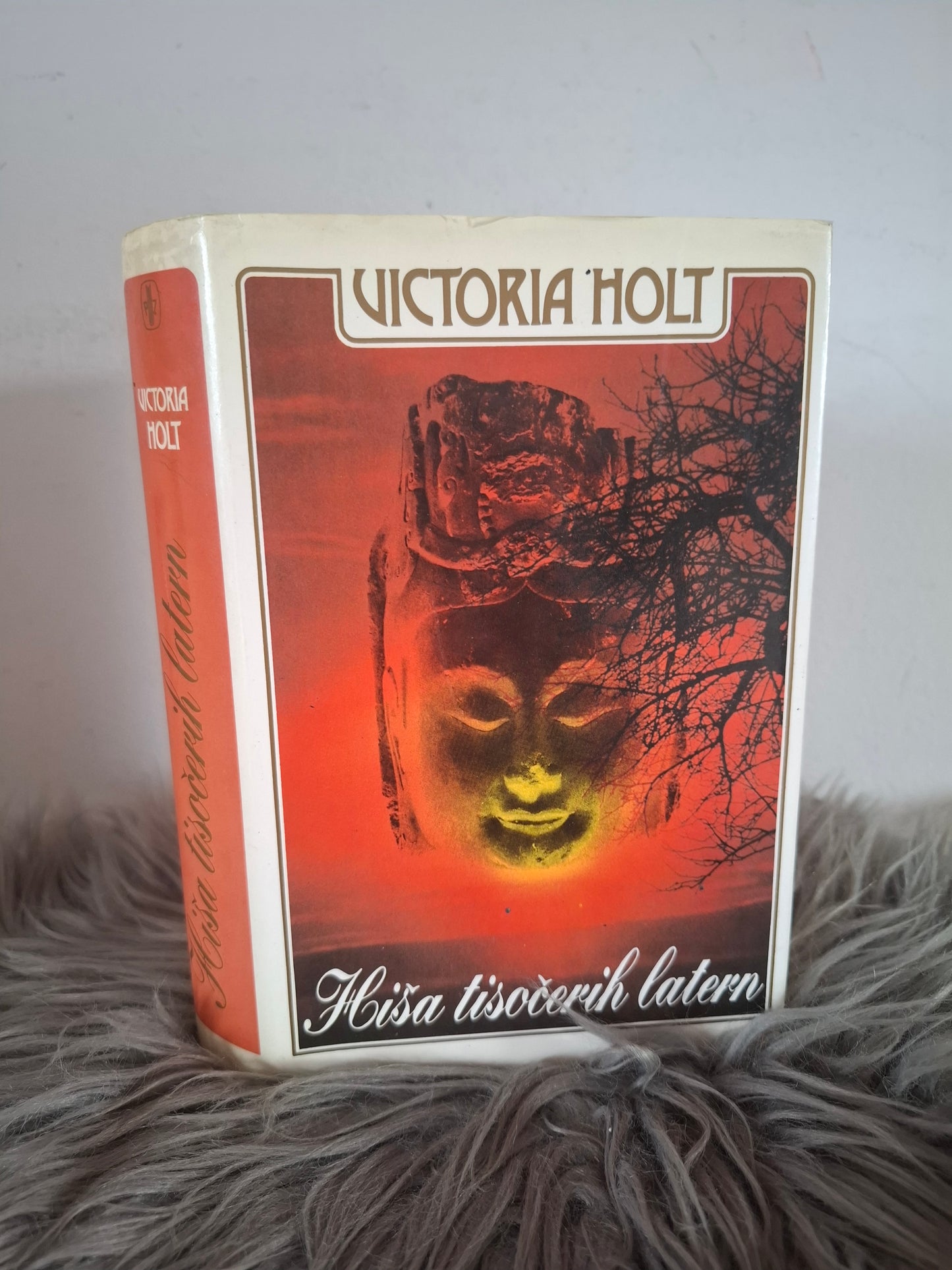 Hiša tisočerih latern Victoria Holt