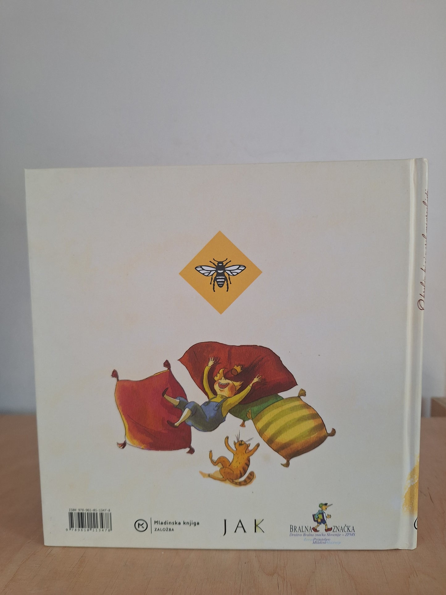 O kralju, ki ni maral pospravljati Nina Mav Horvat