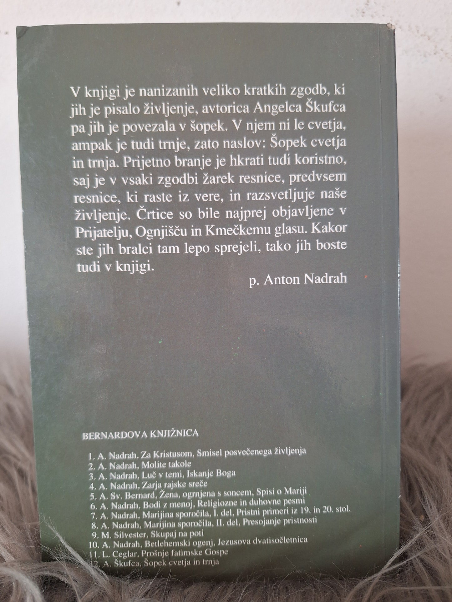 Šopek cvetja in trnja Angelca Škufca