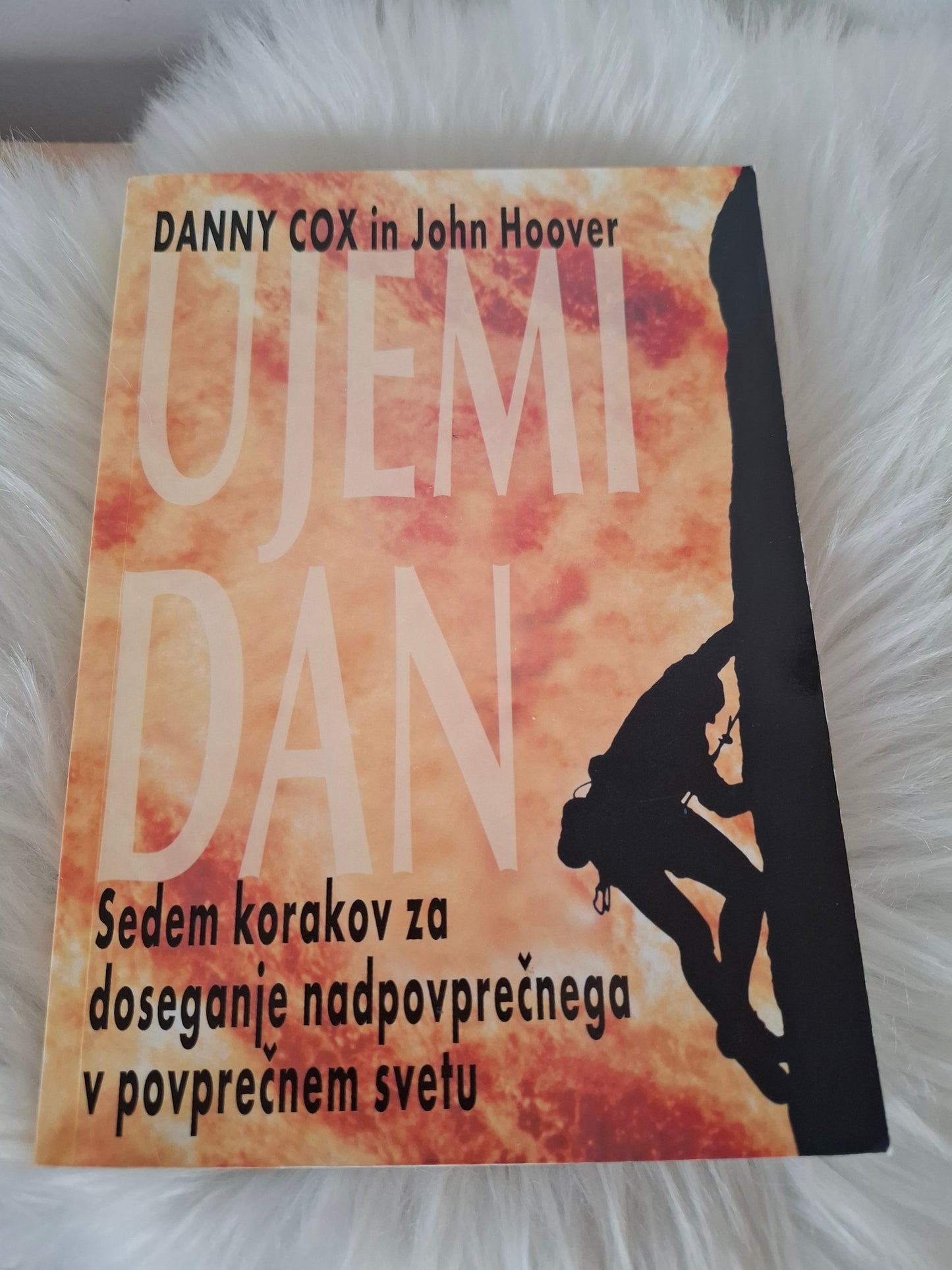 Ujemi dan, Danny Cox in Johm Hoover