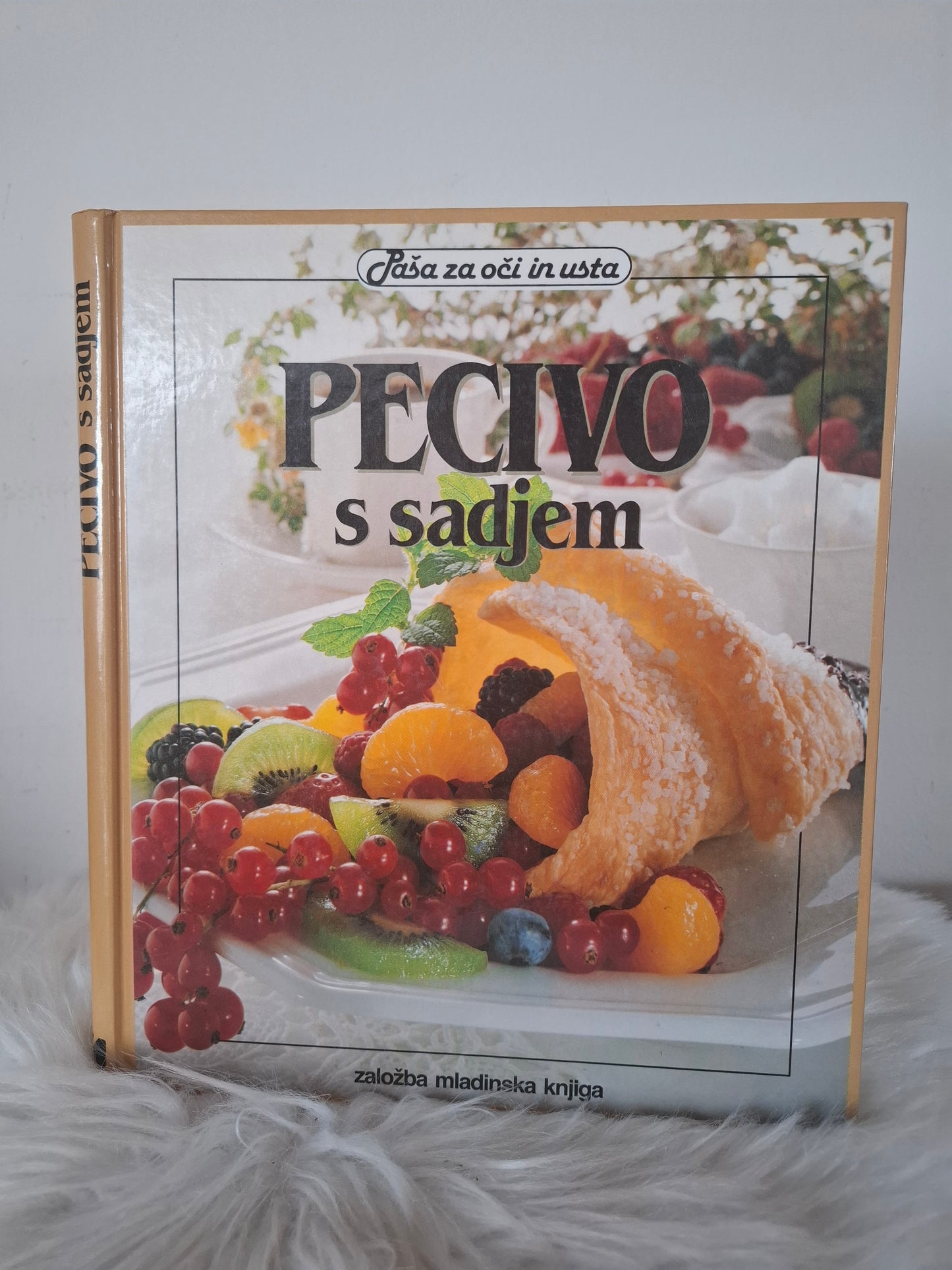 Pecivo s sadjem Založba Mladinska knjiga