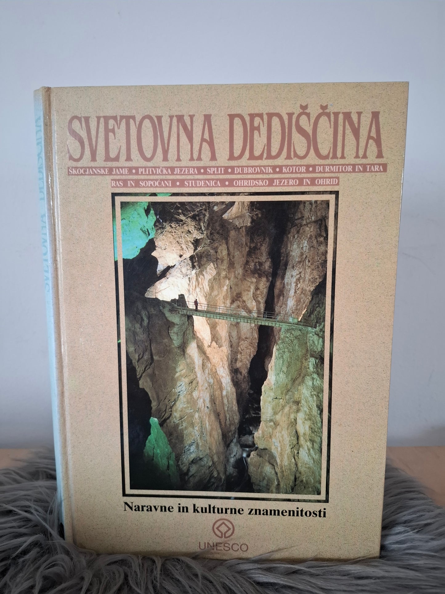 Naravne in kulturne znamenitosti več avtorjev