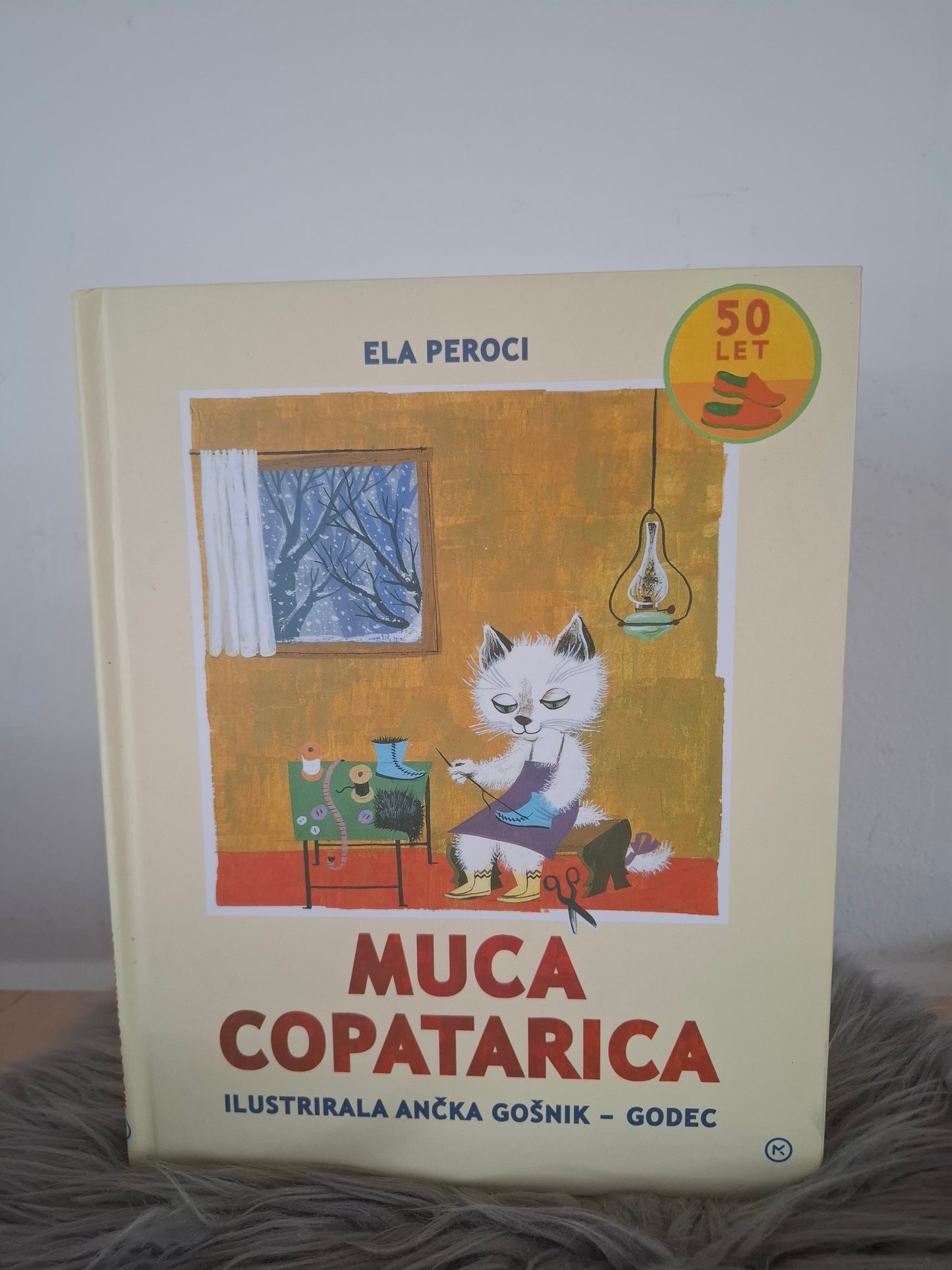 Muca copatarica Ela Peroci