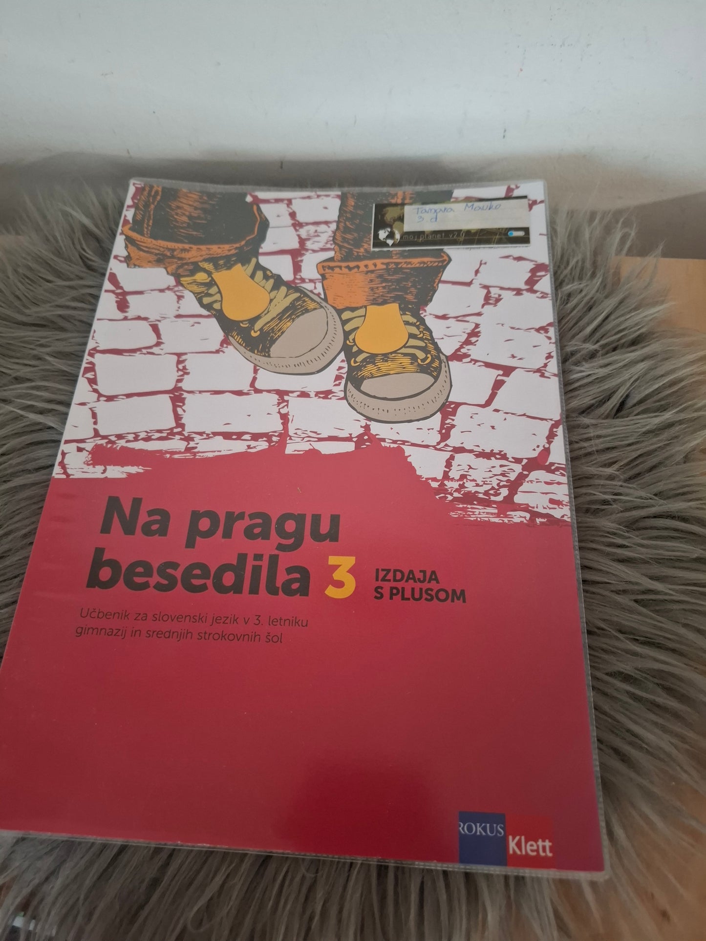 Na pragu besedila 3 izdaja s plusom več avtorjev