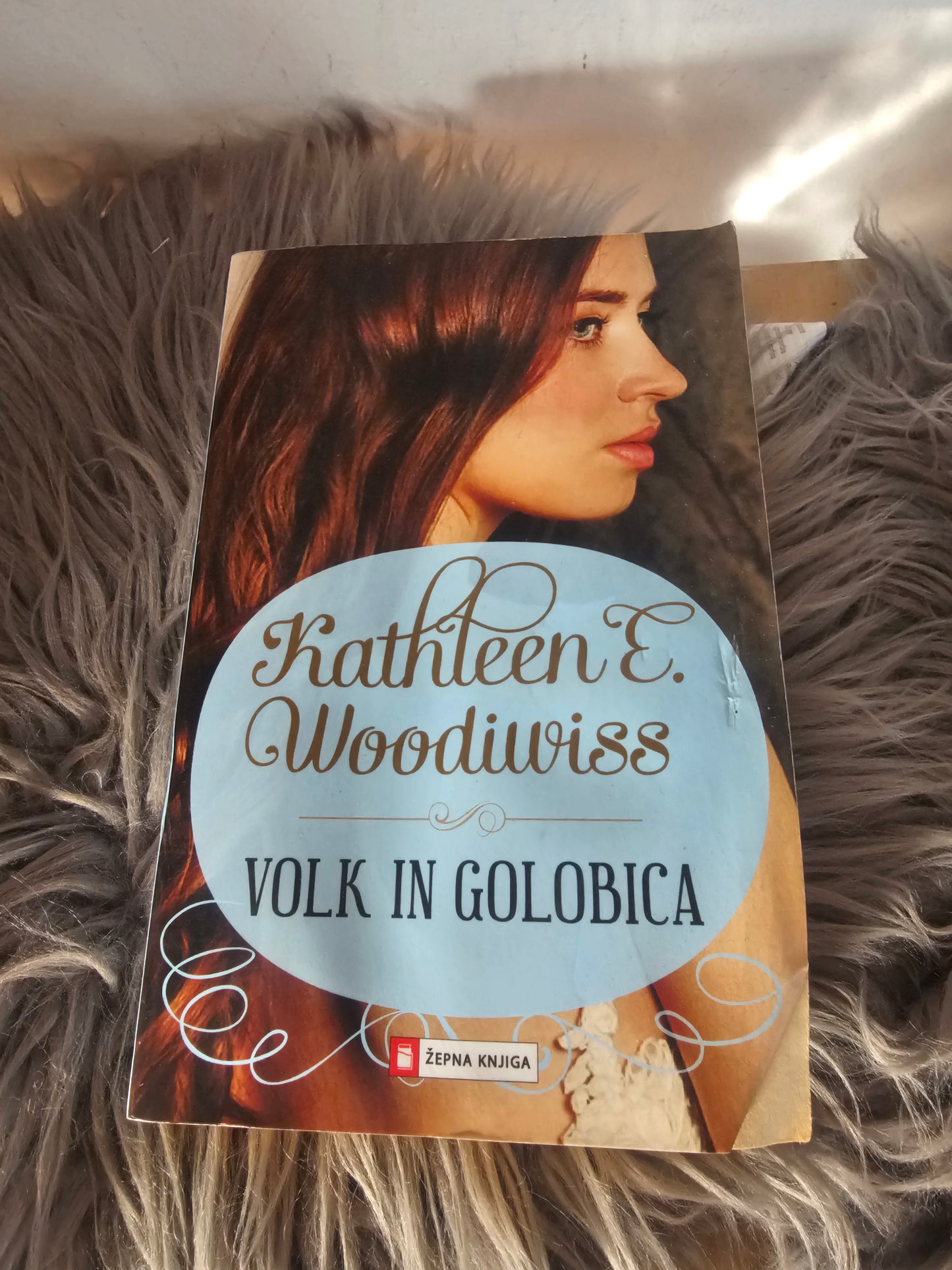 Volk in golobica Kathleen E. Woodiwiss