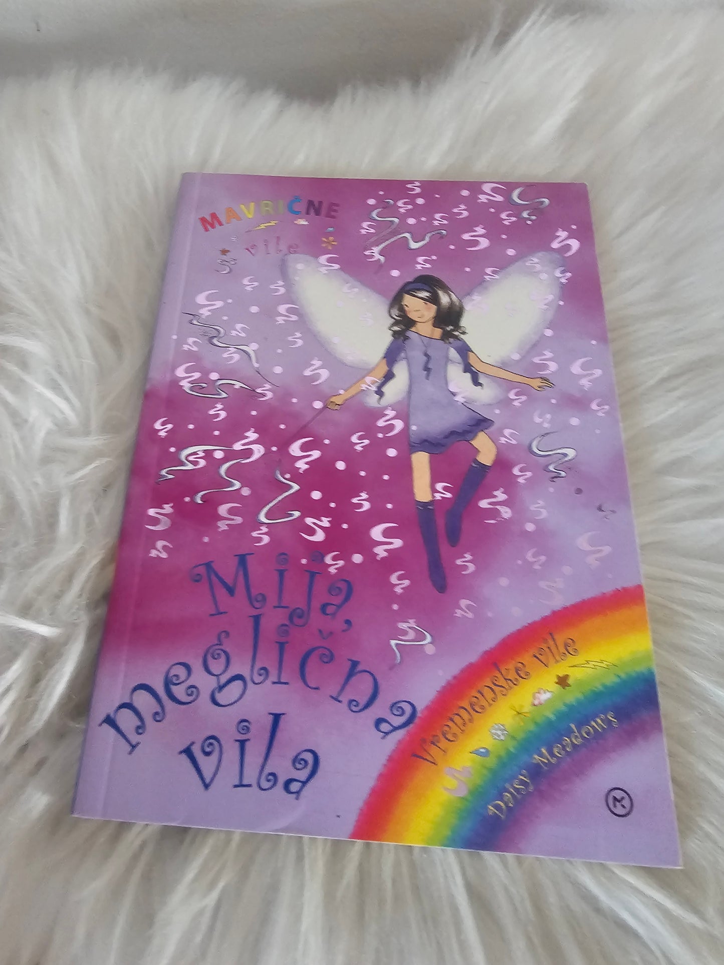 Mavrične vile Mija, meglična vila Daisy Meadows