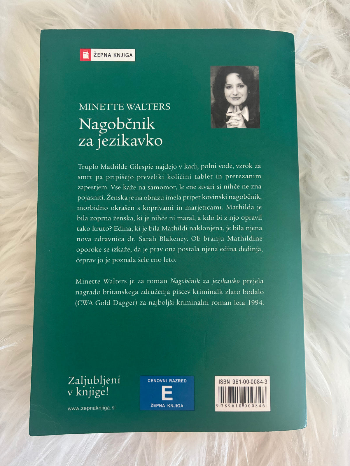 Nagobčnik za jezikavko Minette Walters