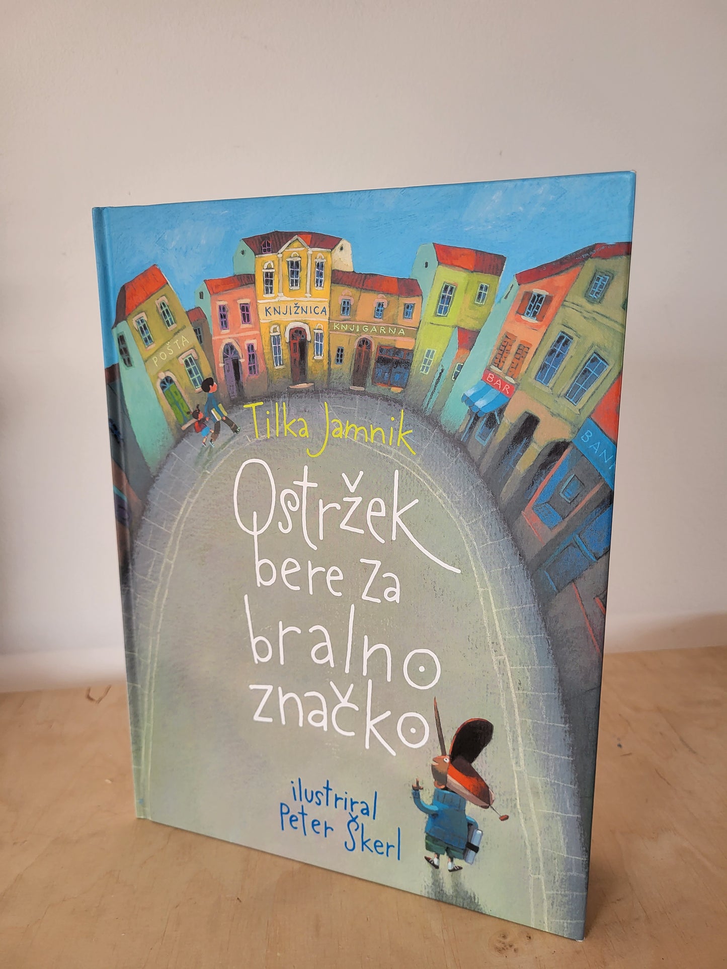 Ostržek bere za bralno značko Tilka Jamnik