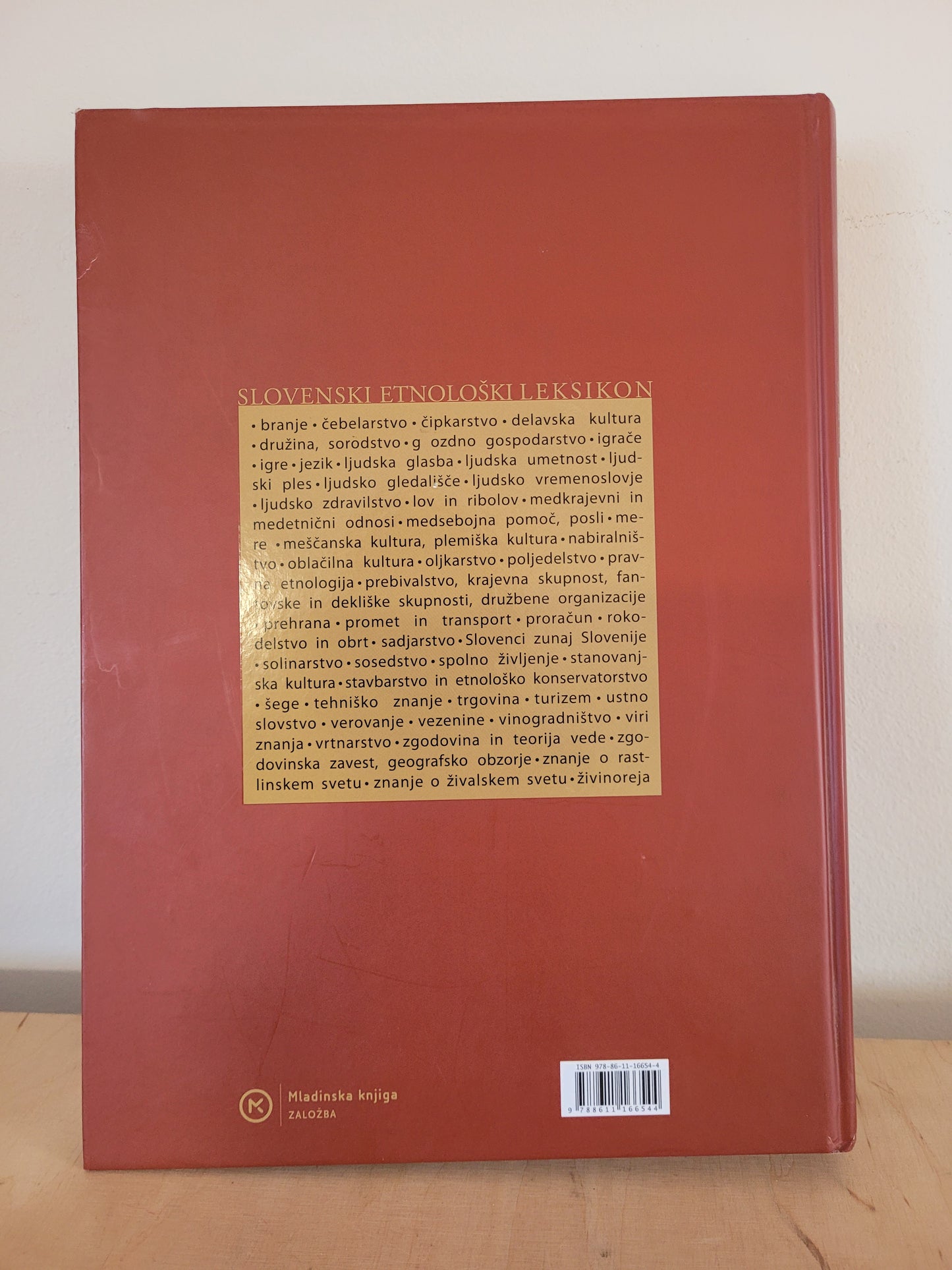 Slovenski etnološki leksikon