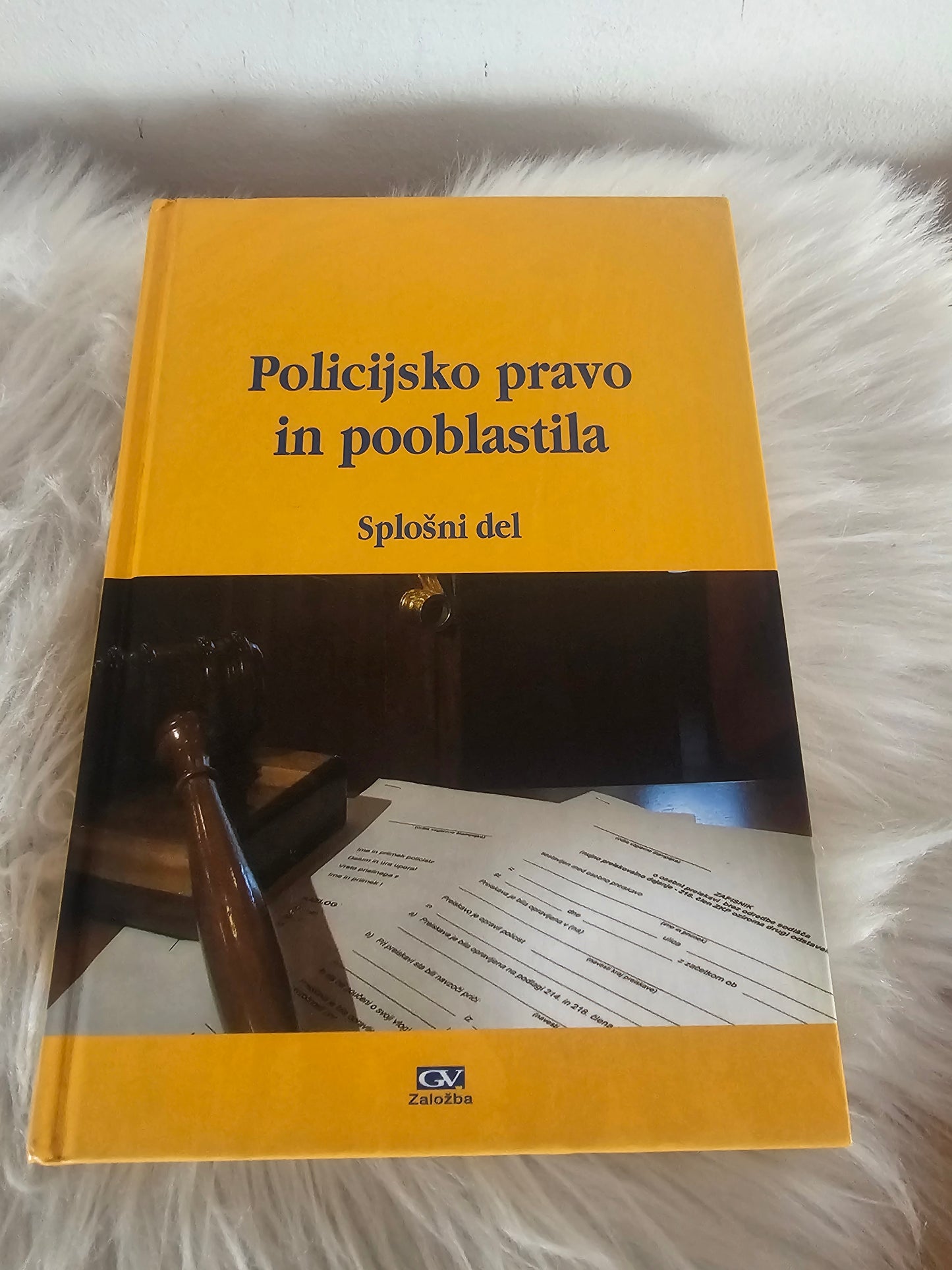 Policijsko pravo in pooblastila, splošni del. več avtorjev