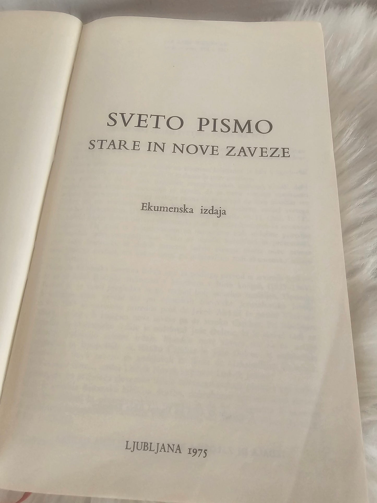Sveto pismo nove in stare zaveze Britanska Biblična Družba