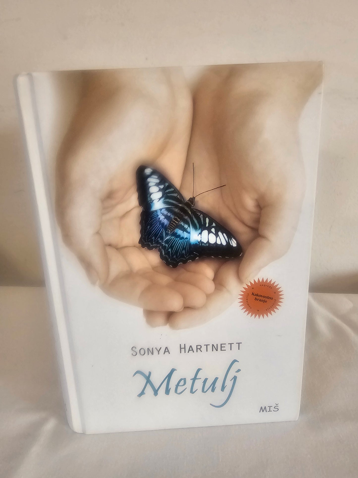 Metulj, Sonya Hartnett