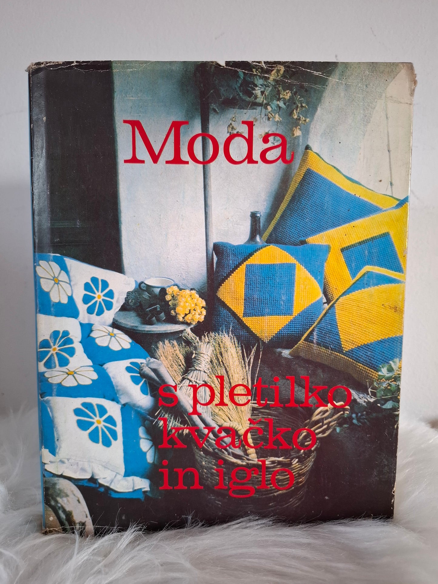 Moda s pletilko, kvačko in iglo Vlada Marcon