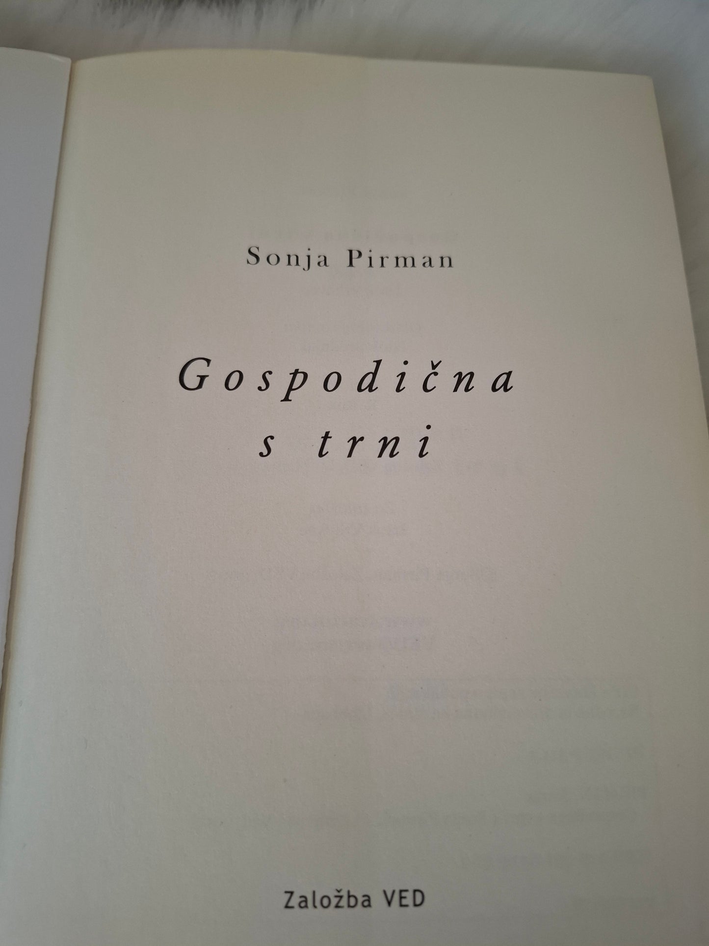 Gospodična s trni, Sonja Pirman