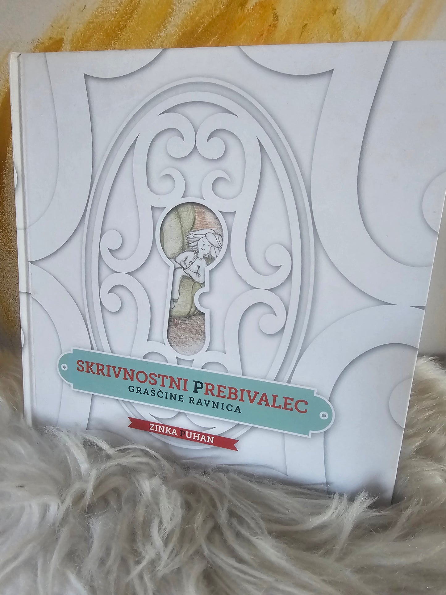 Skrivnostni prebivalec graščine Ravnica, Zinka Puhan