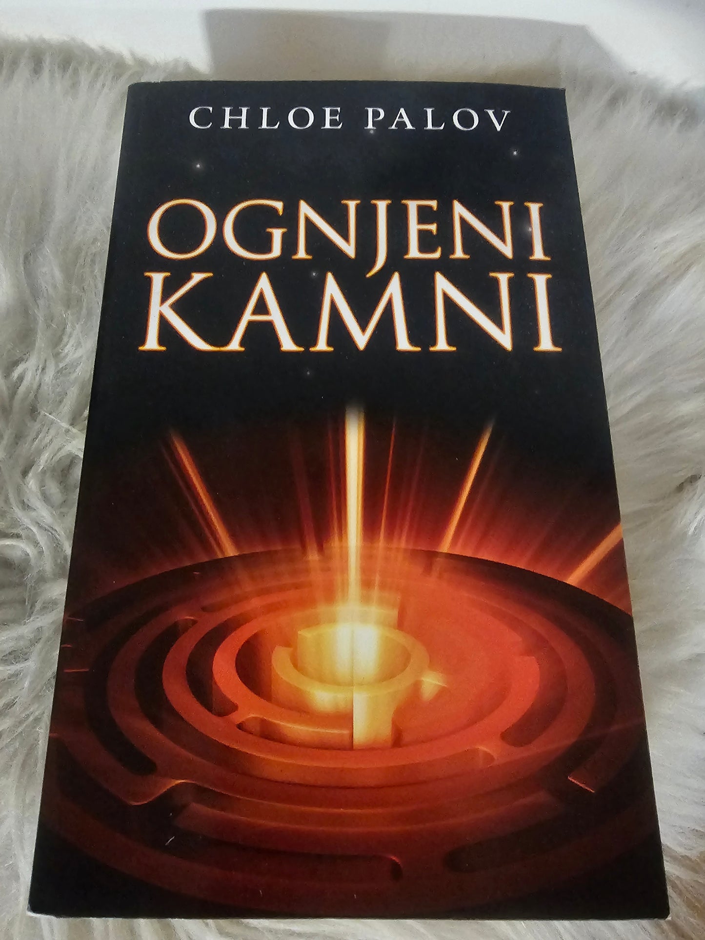 Ognjeni kamni Chloe Palov