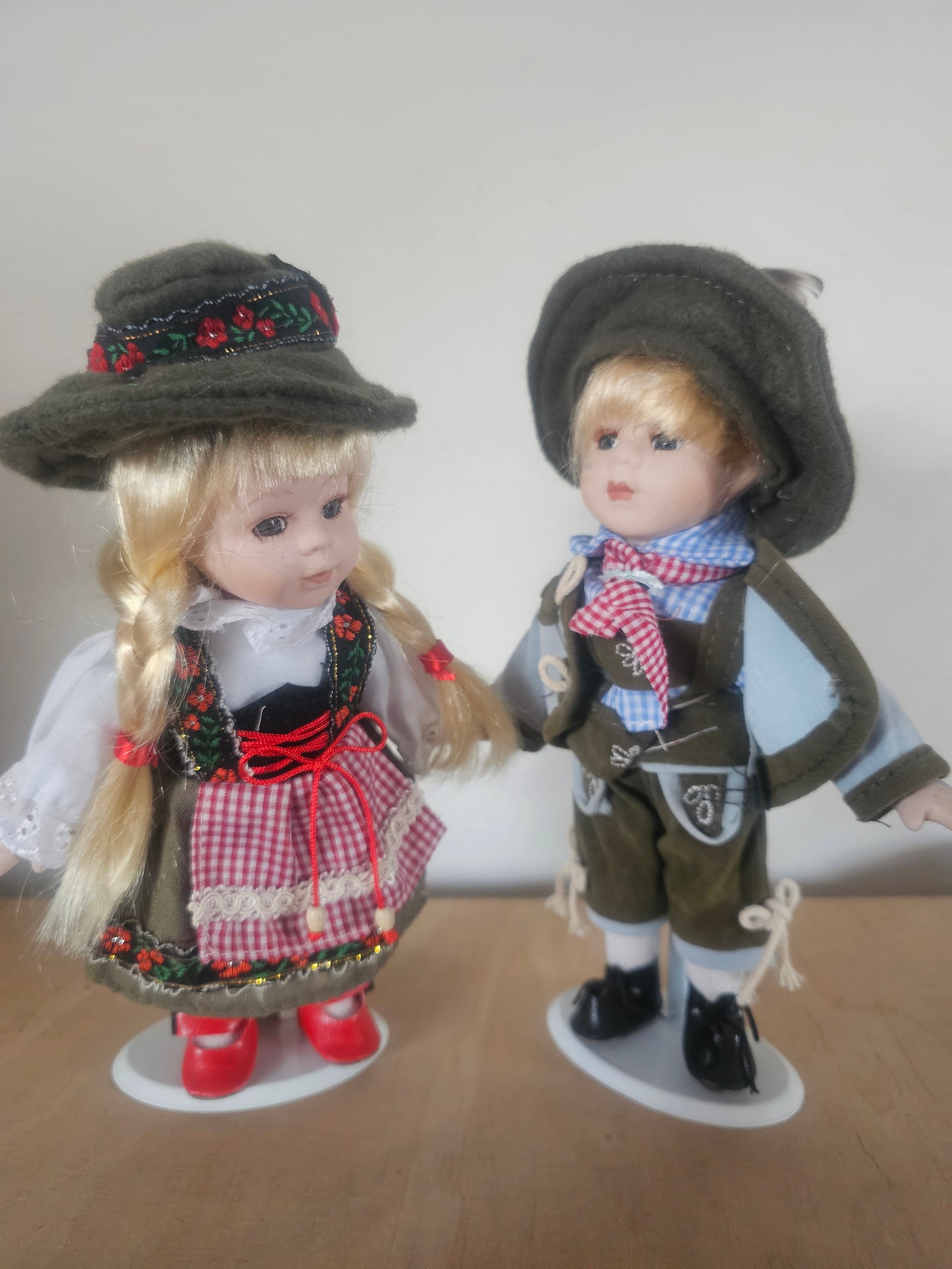 Par fantek in punčka