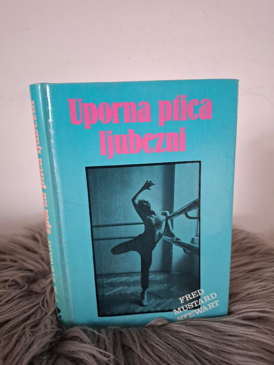 Uporna ptica ljubezni, Fred Mustatd Stewart