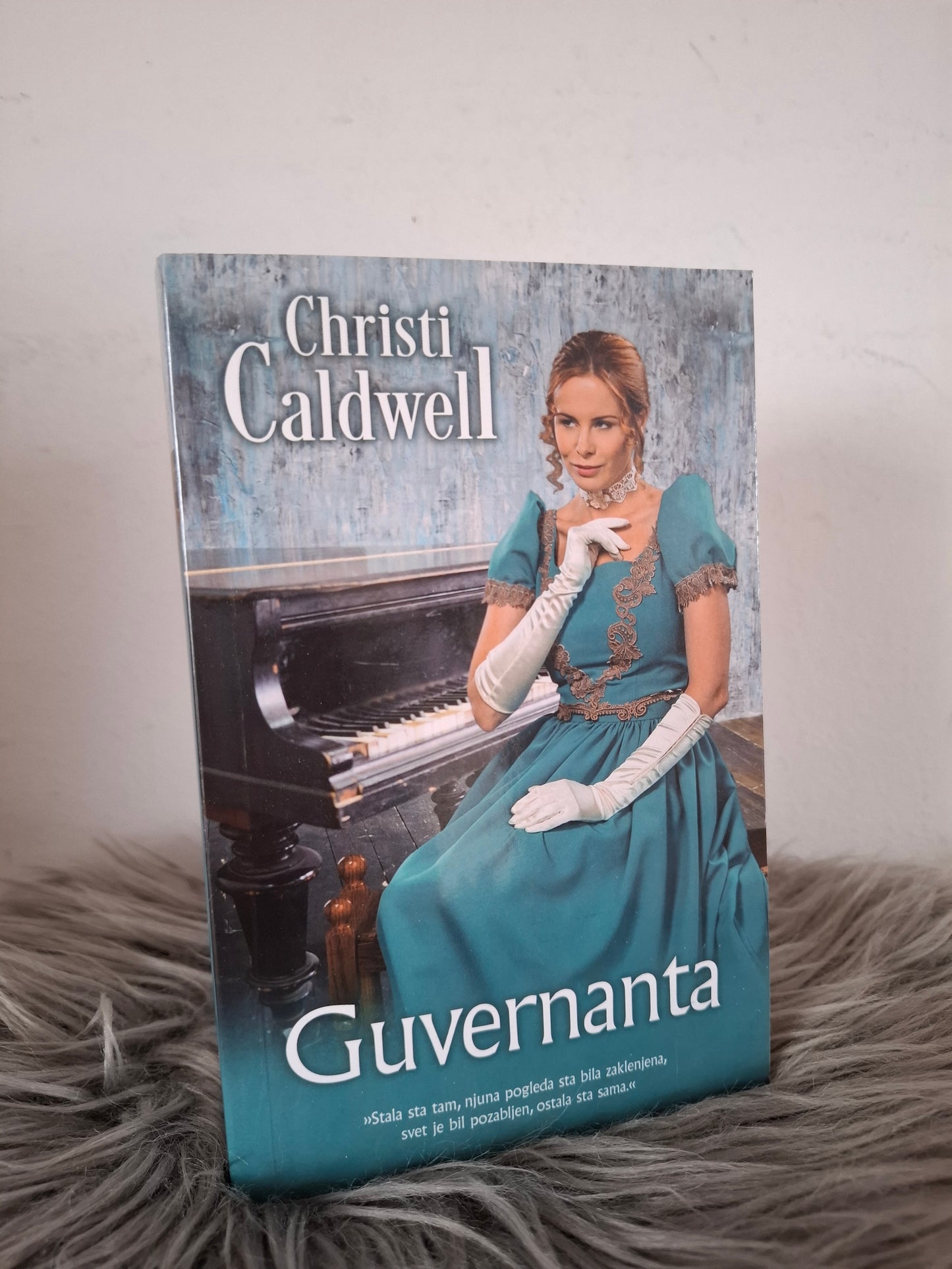 Guvernanta, Christie Caldwell