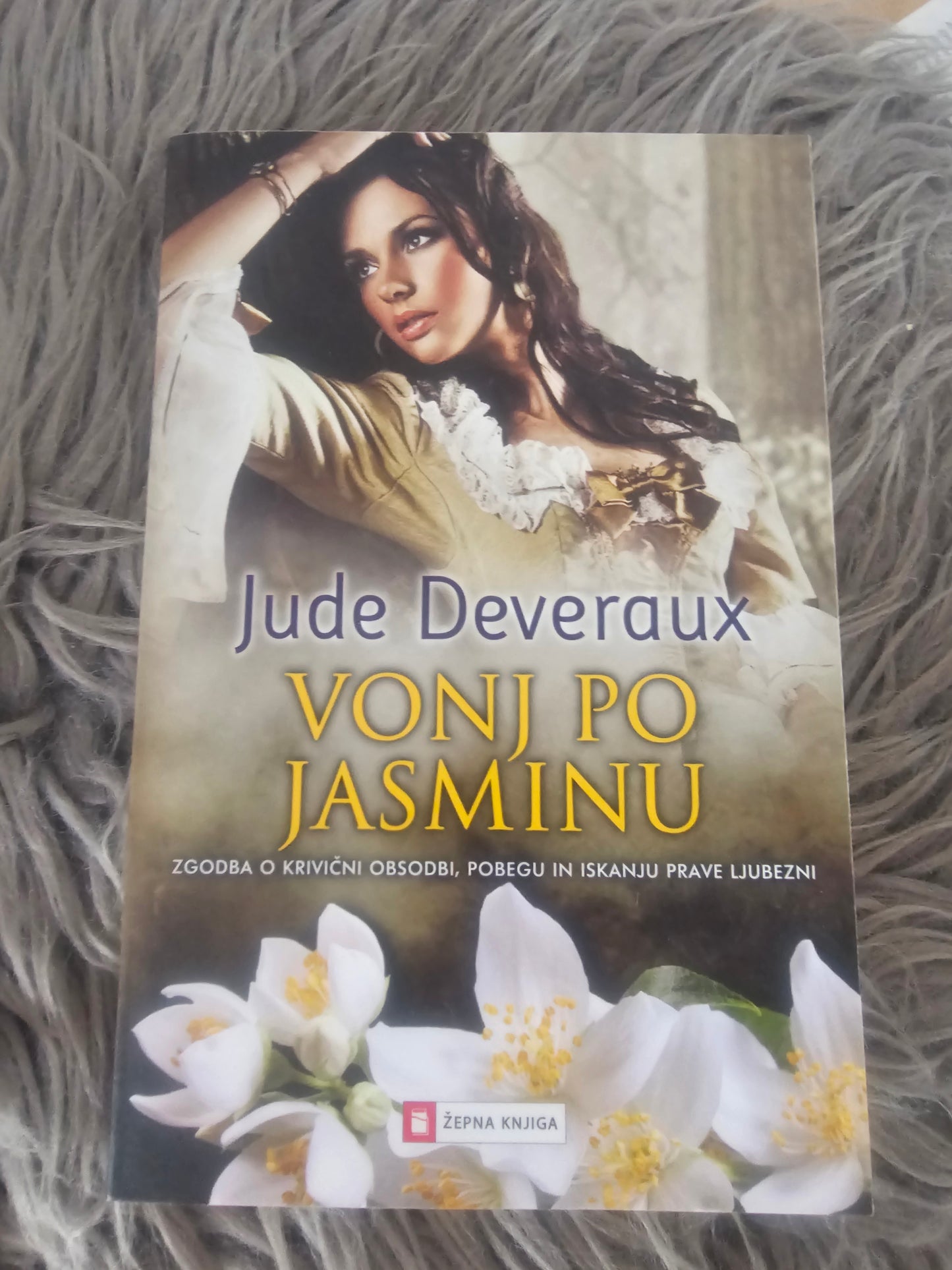 Vonj po jasminu Jude Deveraux