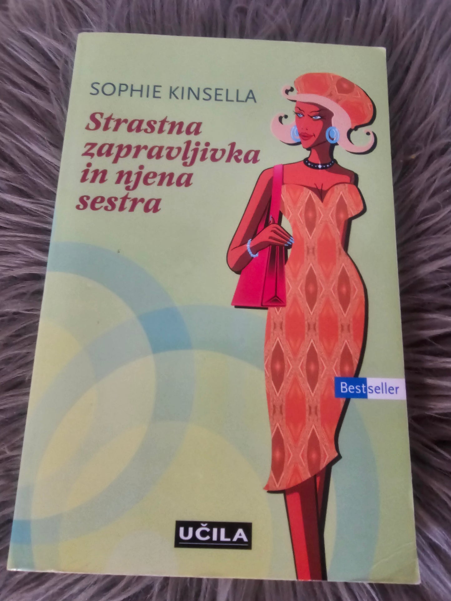 Strastna zapravljivka in njena sestra Sophie Kinsella