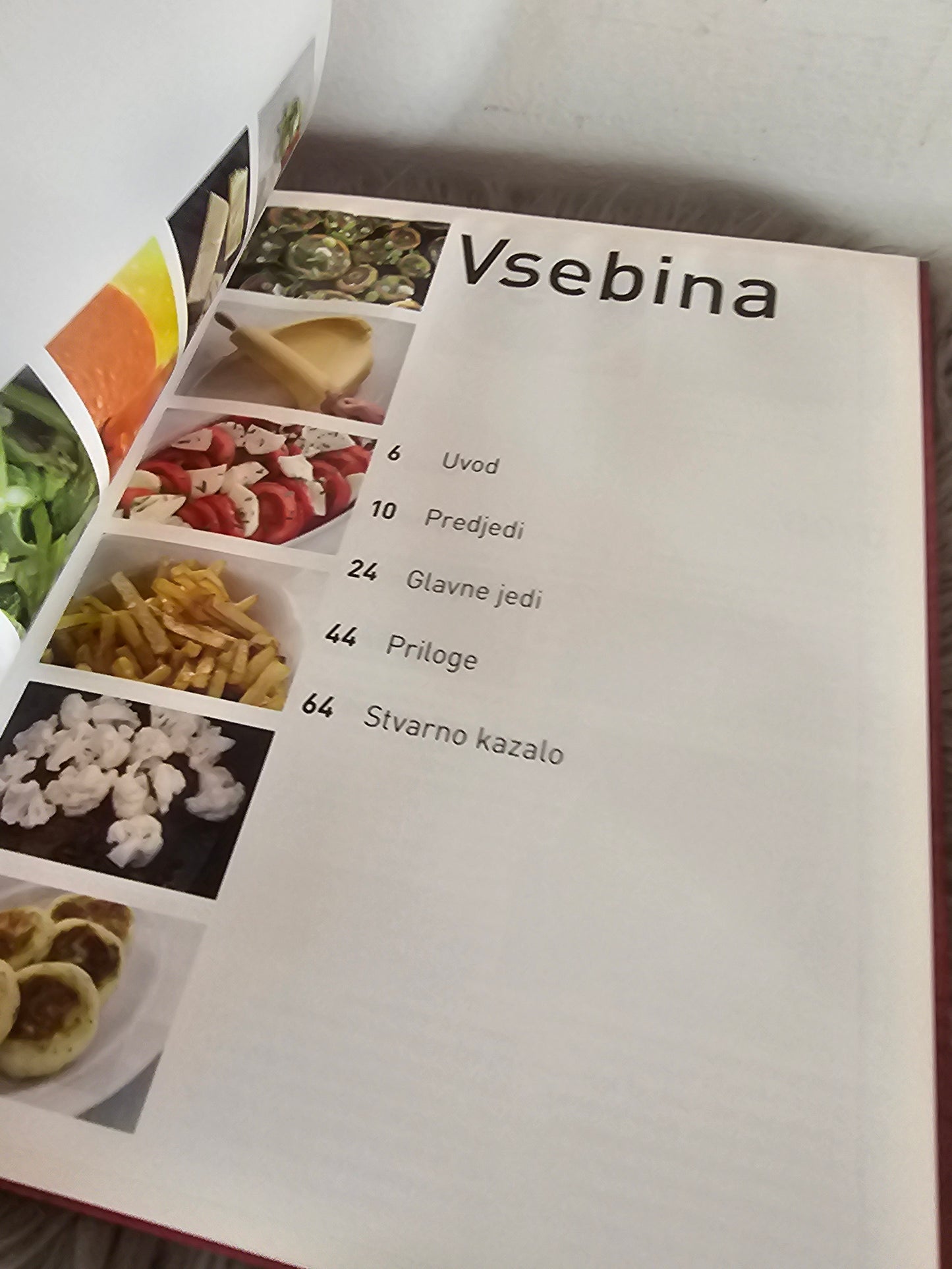 Zbirka kuharic:    - Meso   - Sladice,   - Zelenjava,   - Enolončnice,   - Solate Učila