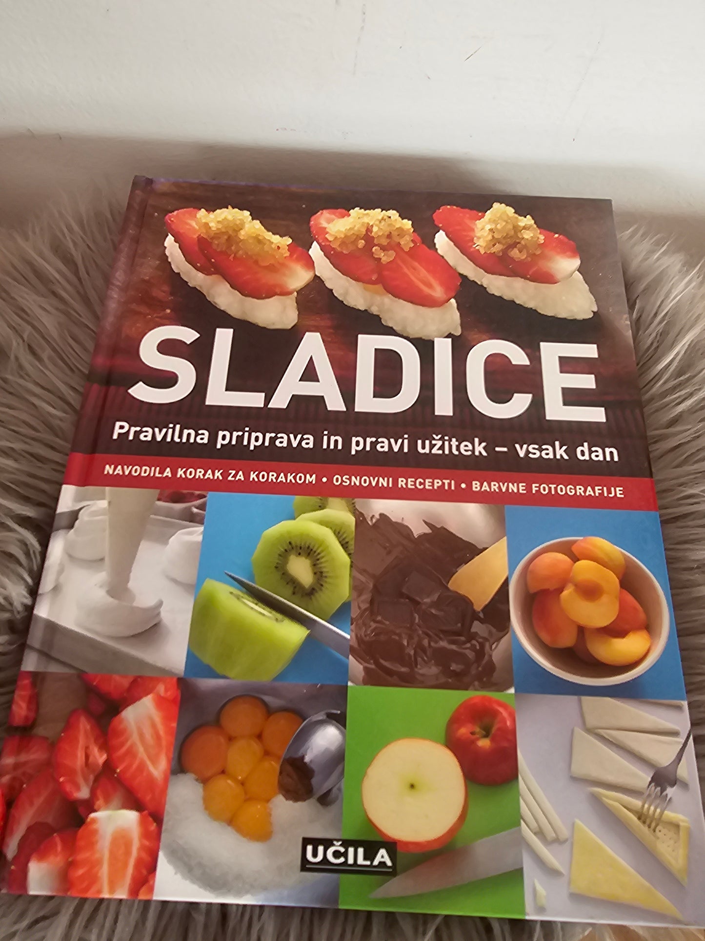 Zbirka kuharic:    - Meso   - Sladice,   - Zelenjava,   - Enolončnice,   - Solate Učila