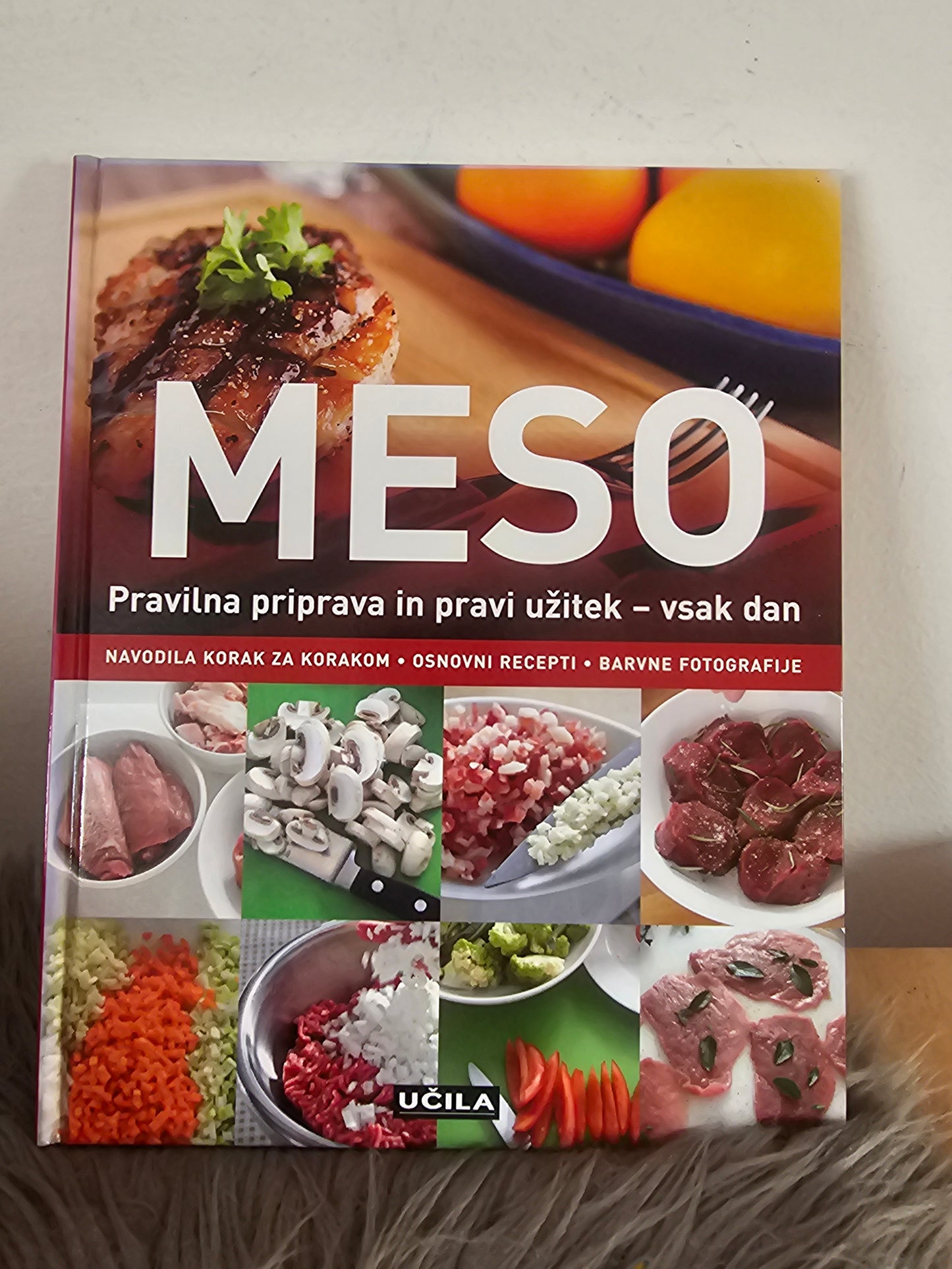 Zbirka kuharic:    - Meso   - Sladice,   - Zelenjava,   - Enolončnice,   - Solate Učila