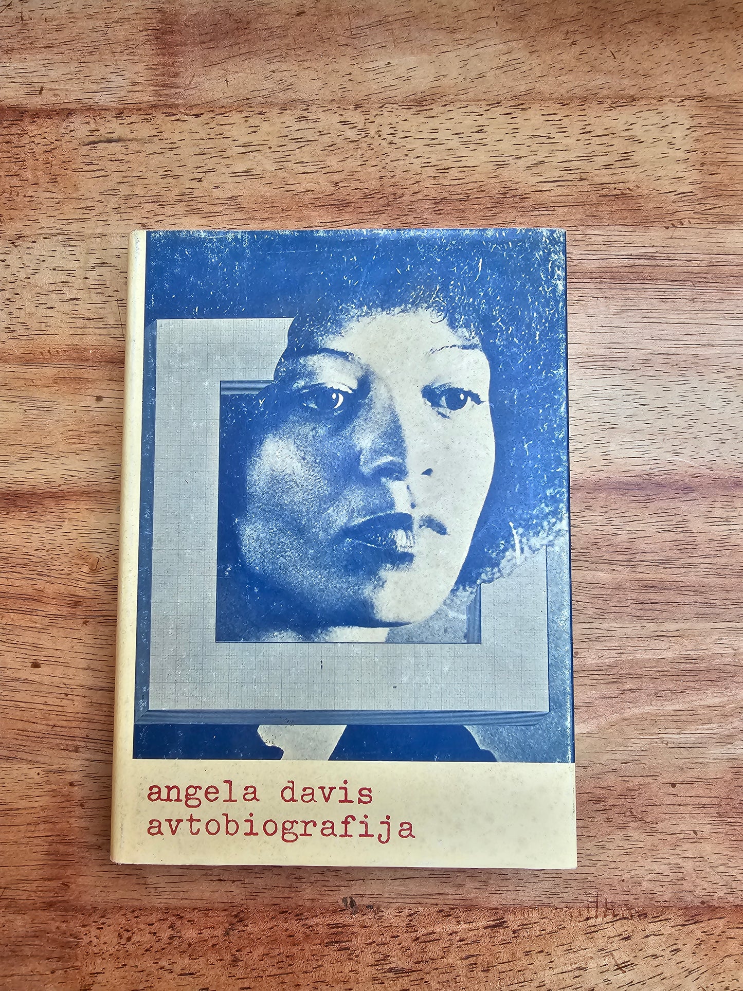 -Avtobiografija-angela Davis(politična aktivistka), -Smrt v duši-Jean Paul Sartre, -Partizanski dnevnik-Ada Gobeti