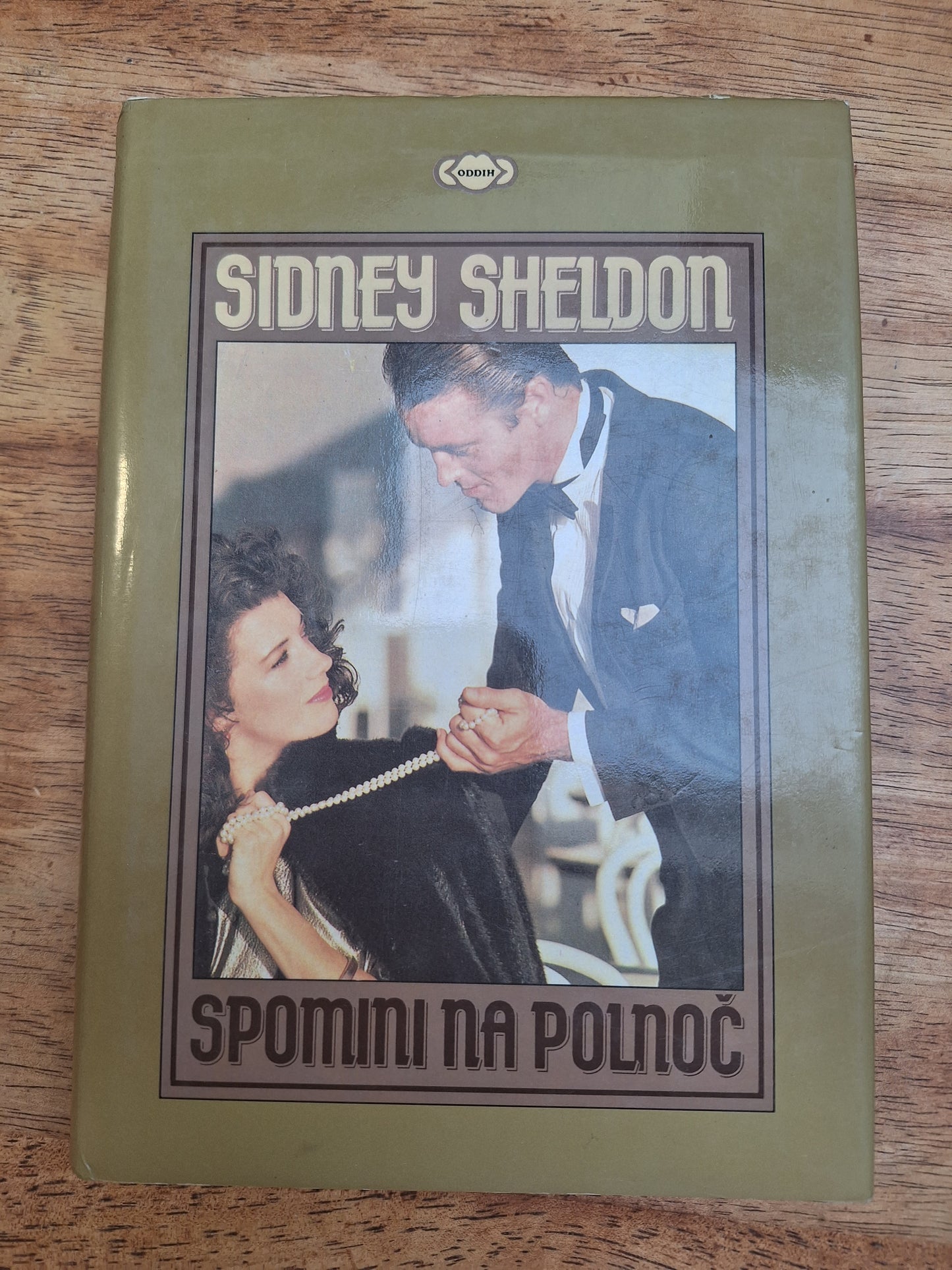 Spomini na polnoč-Sidney Sheldon