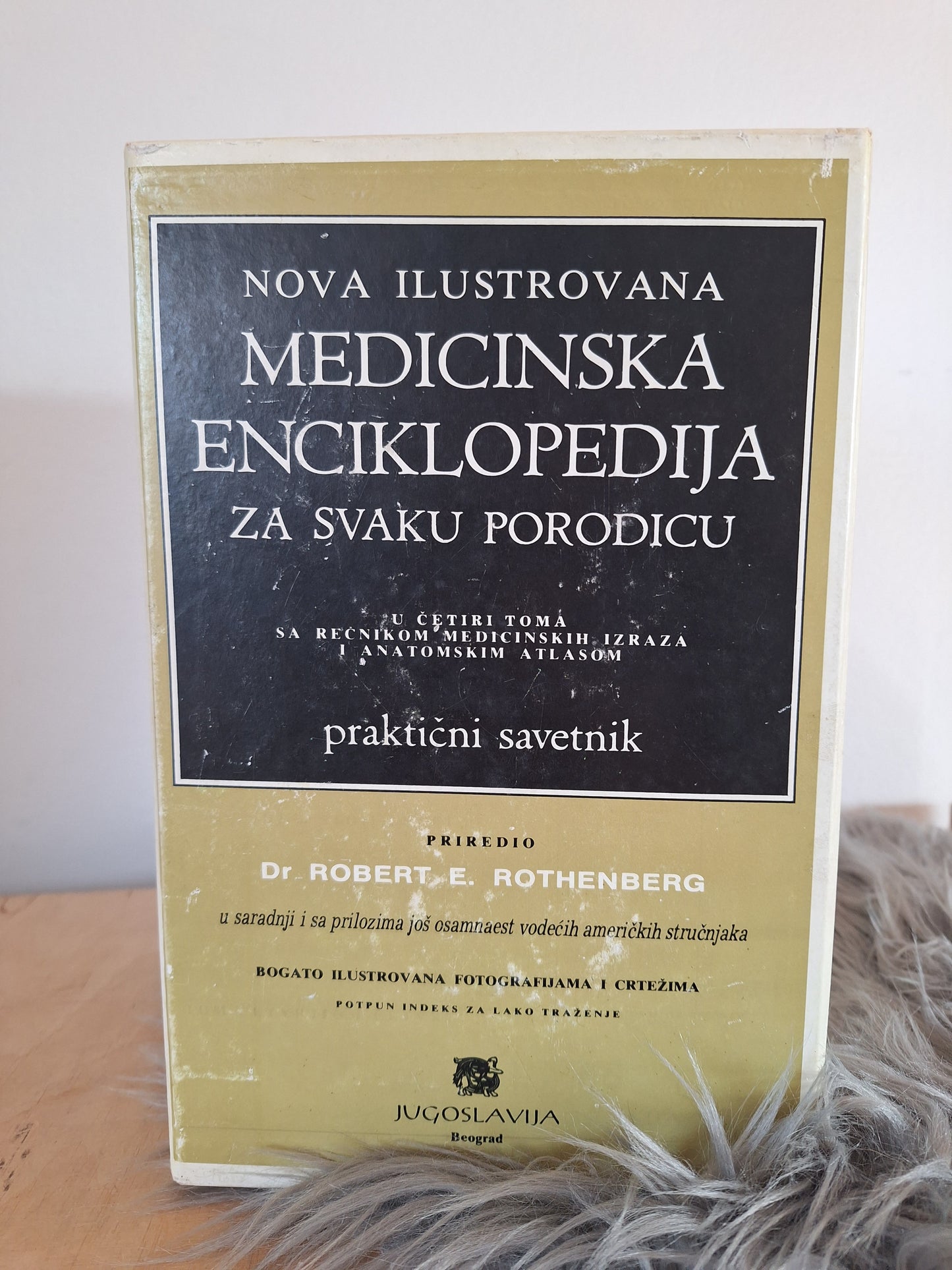 Medicinska ilustrirana enciklopedija za vsako družino dr.R.E.Rothenberg