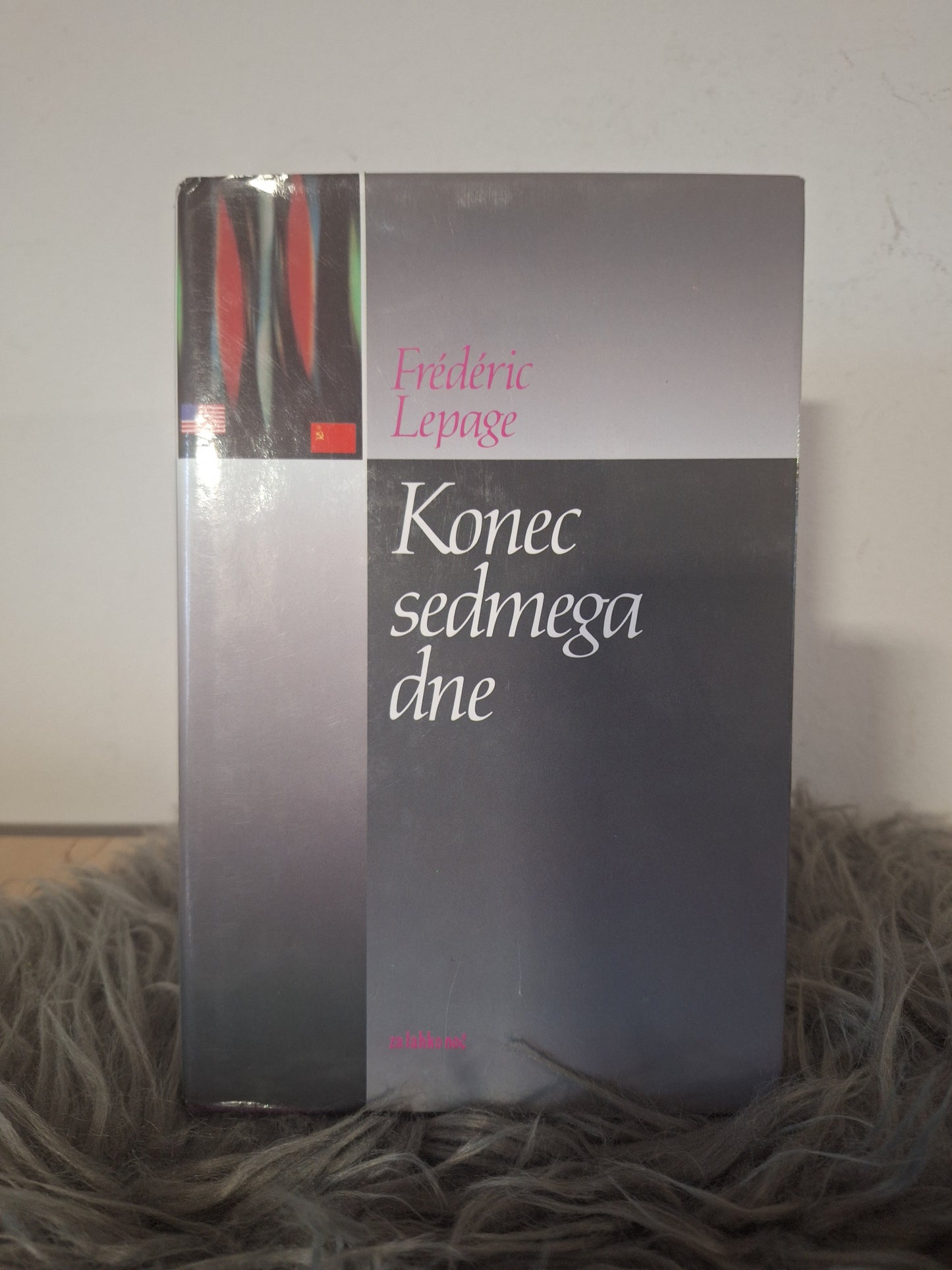 Na dnu jezera-Stuart Woods, Enainsedemdeset kilogramski zakon-John Irving Vročina in prah- Ruth Jp.Jhabvala Konec sedmega dne-Frédéric Lepageh-Ruth P.Jhabvala