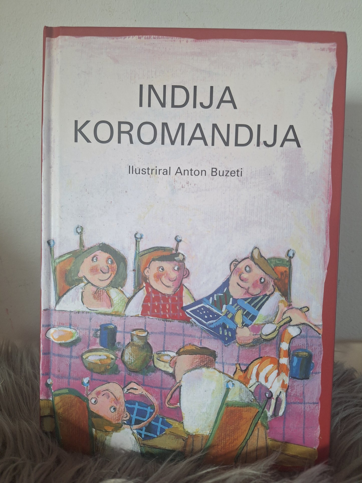 Indija Koromandija,Potoček pod Triglavom,O mestni in poljski miški,Štirje godci,Potoček pod Triglavom,Ježek,miška in lisica,Pastirček,O petelinu in cekinu,Kako se je možila veverica