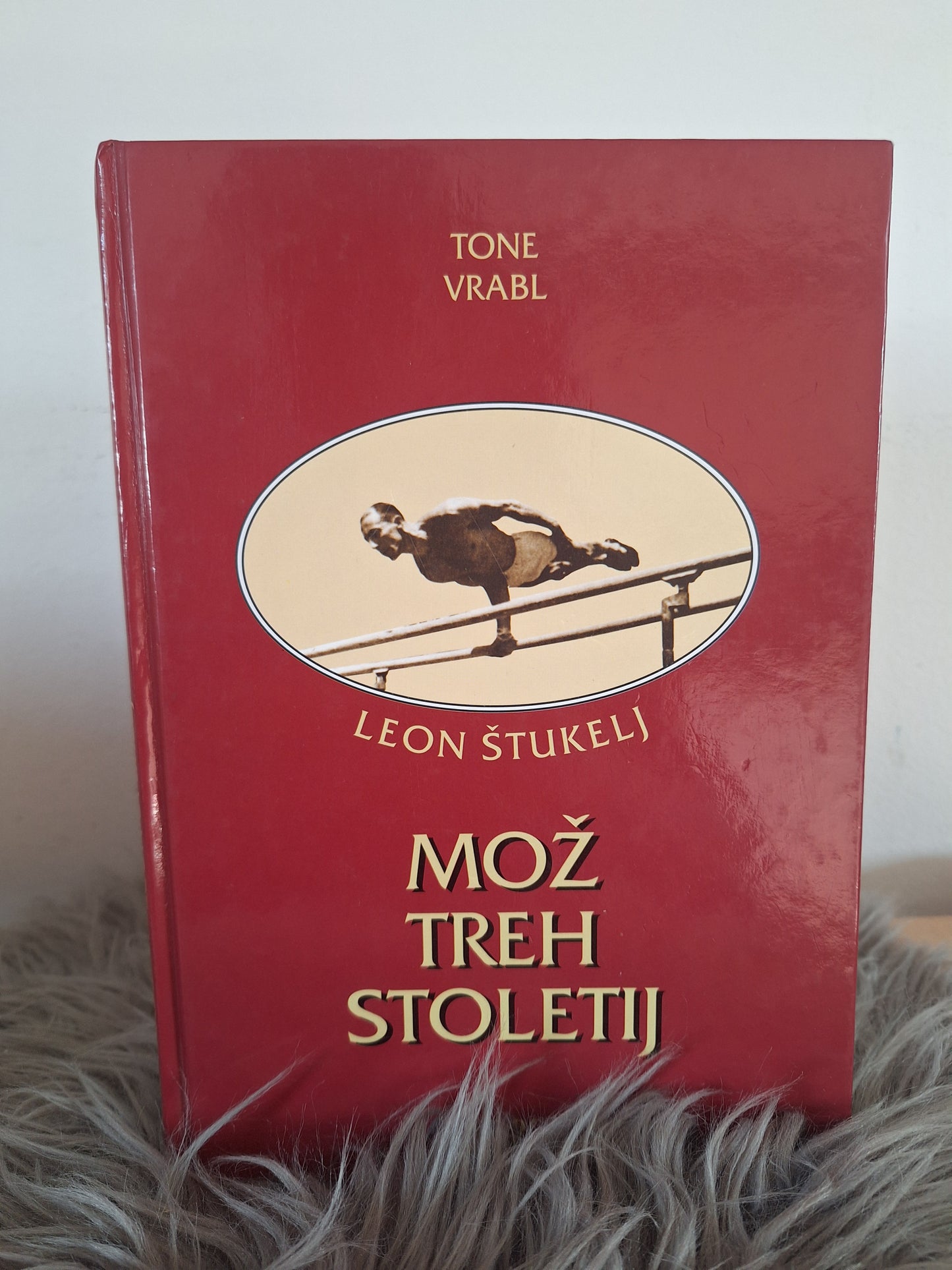 Leon Štukelj mož treh stoletij Tone Vrabl