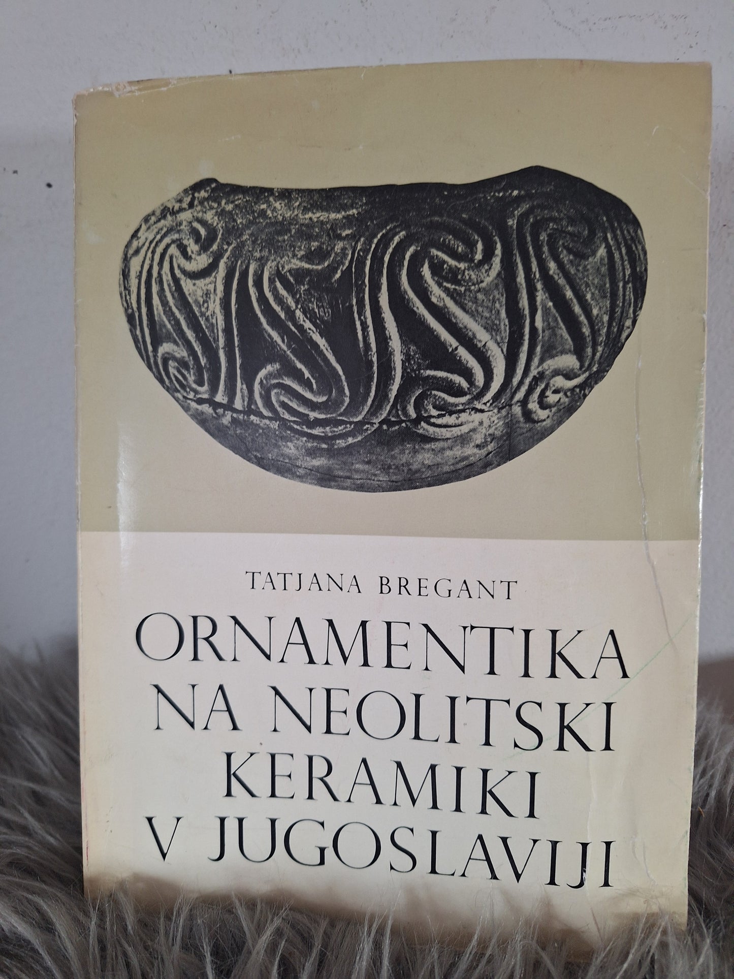 Ornamentika na neolitski keramiki v Jugoslaviji, Tatjana Bregant