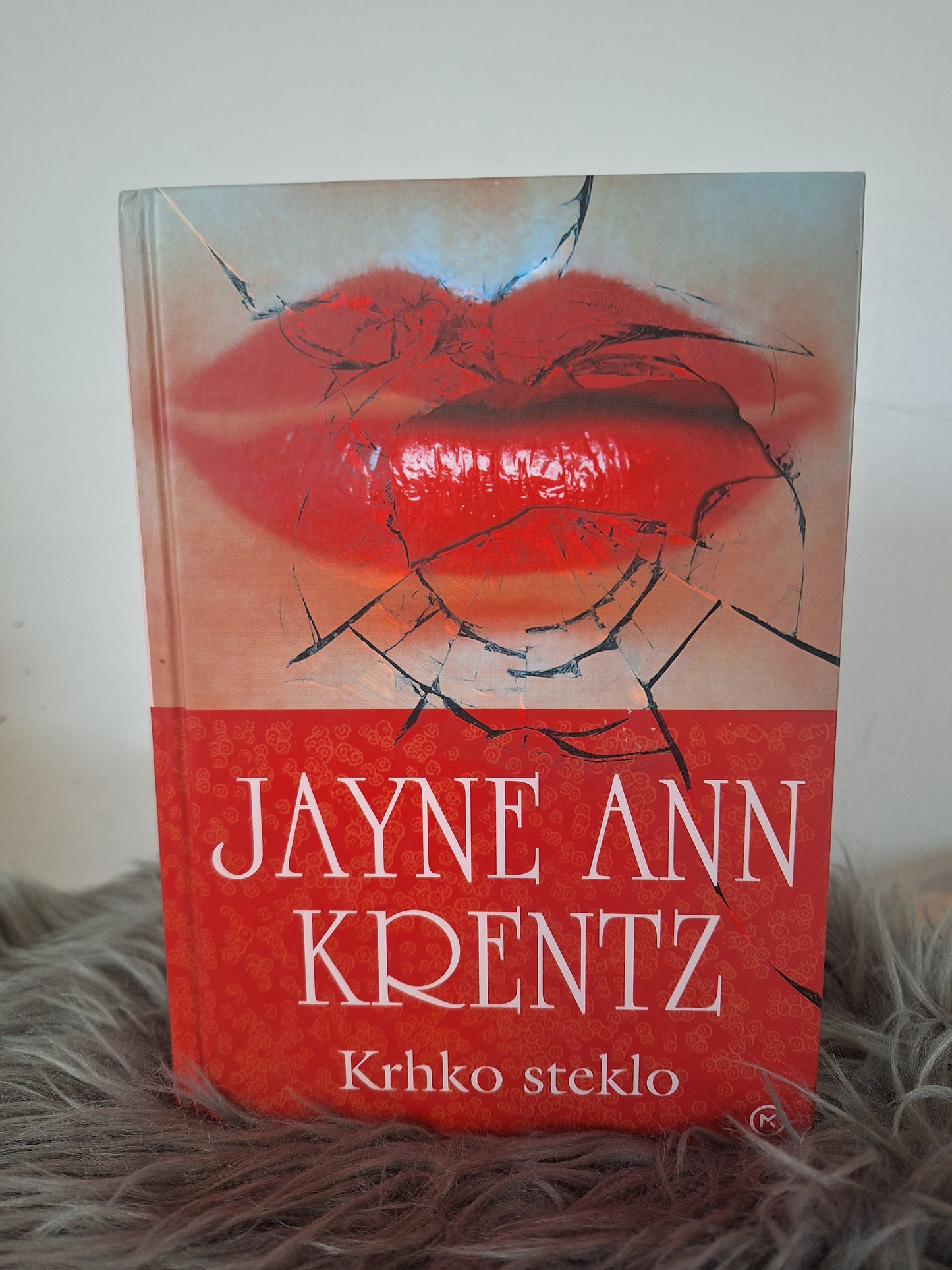 Krhko steklo, Jayne Ann Krentz