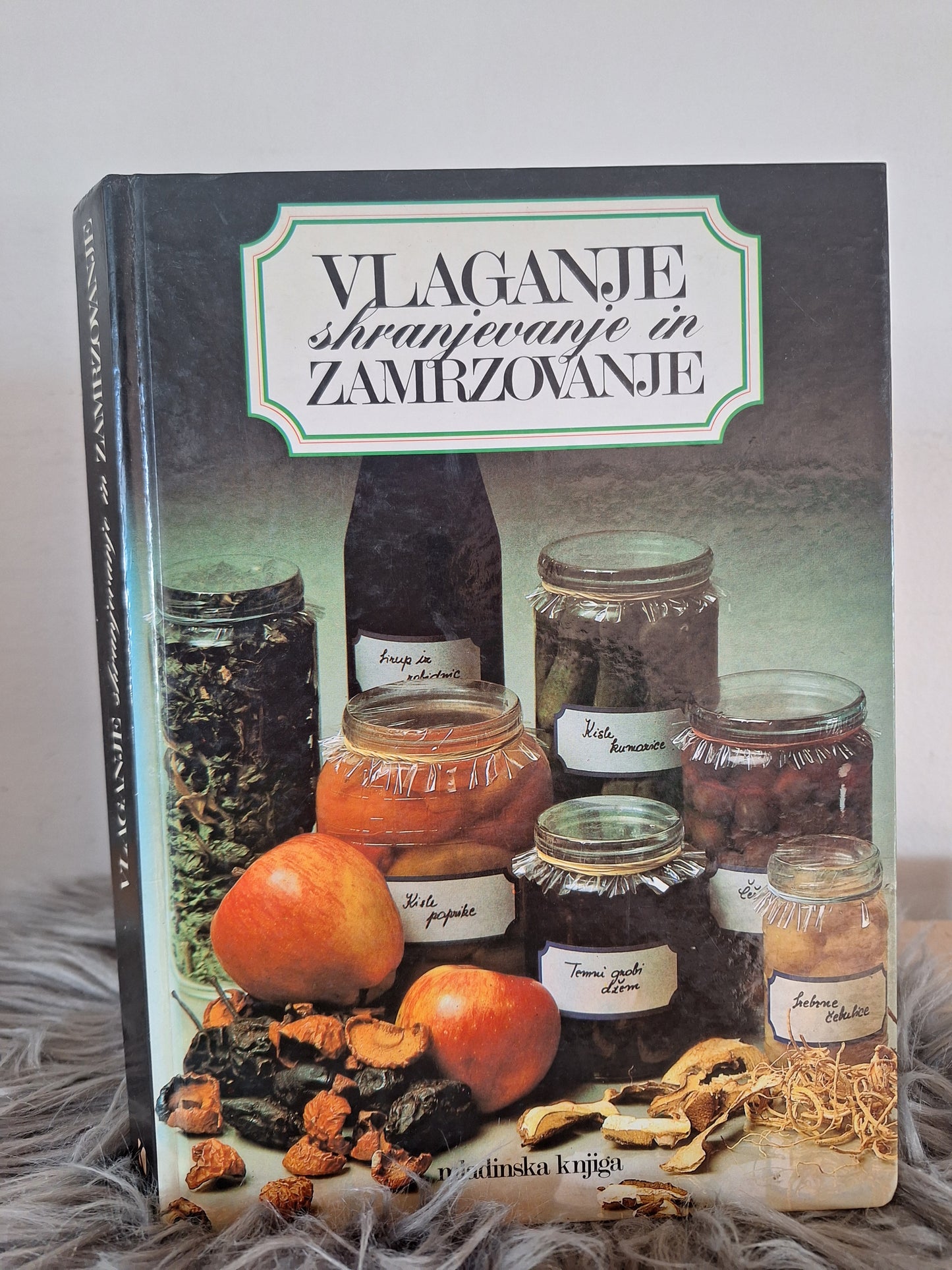 Vlaganje, shranjevanje, zamrzovanje  Caroline Mackinlay Mike Ricketts