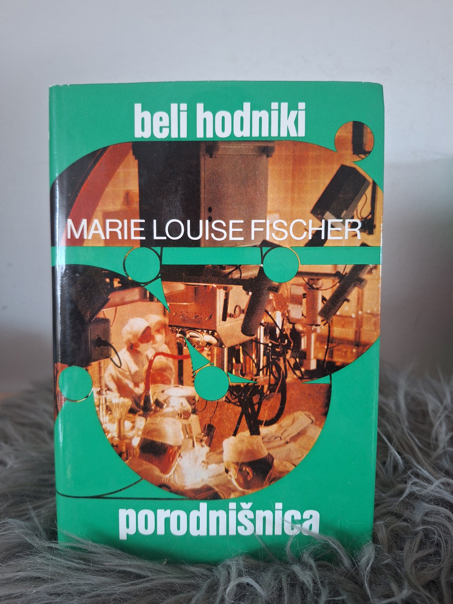 Beli hodniki  Marie Louise Fischer