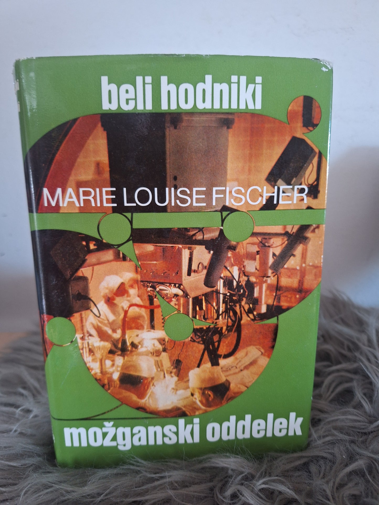 Beli hodniki  Marie Louise Fischer