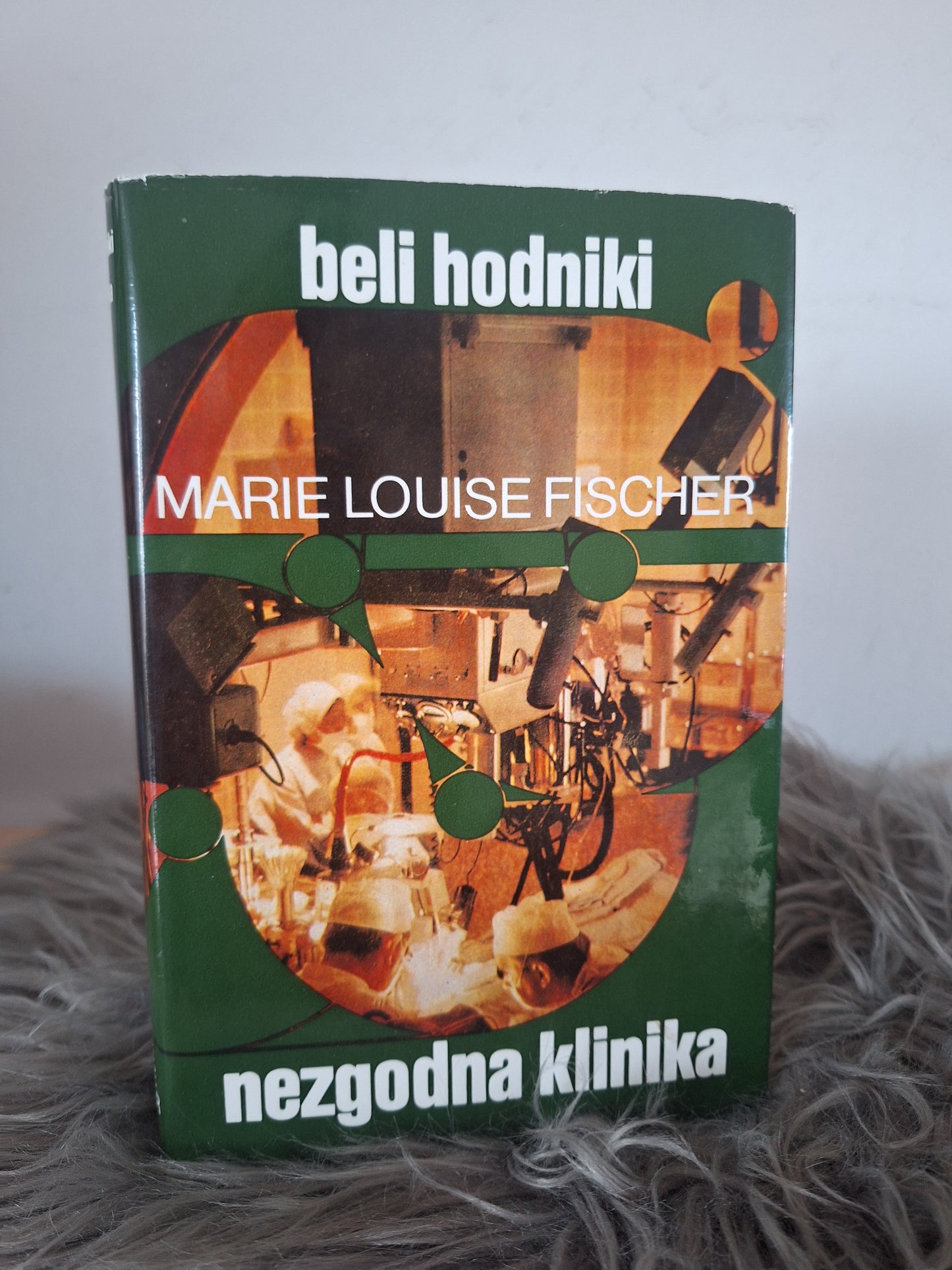 Beli hodniki  Marie Louise Fischer