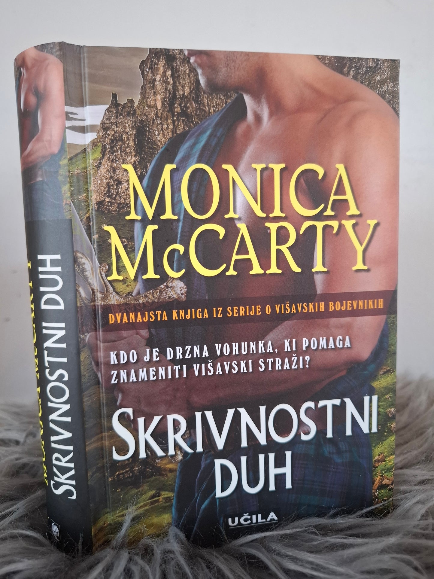 Skrivnostni duh Monica McCarty