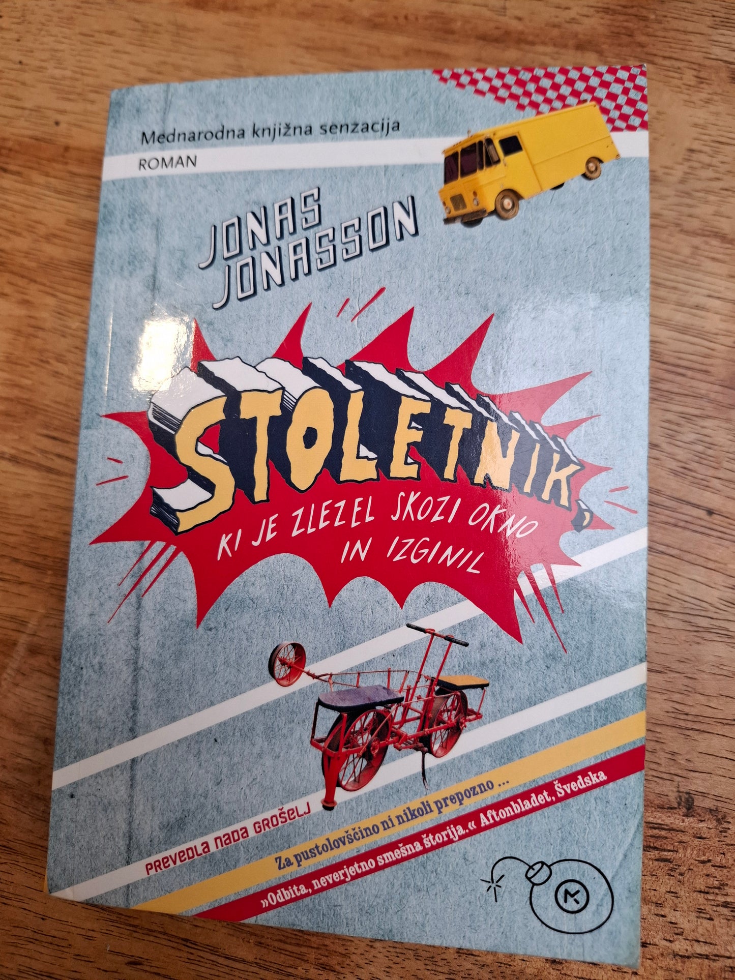 Stoletnik, ki je zlezel skozi okno in izginil,  Jonas Jonasson