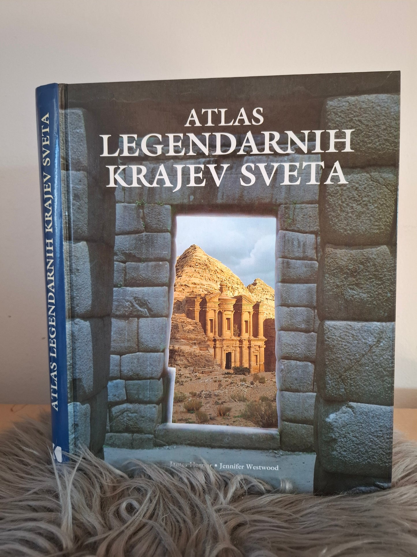 Atlas legendarnih krajev sveta, James Harpur, Jennifer Westwood