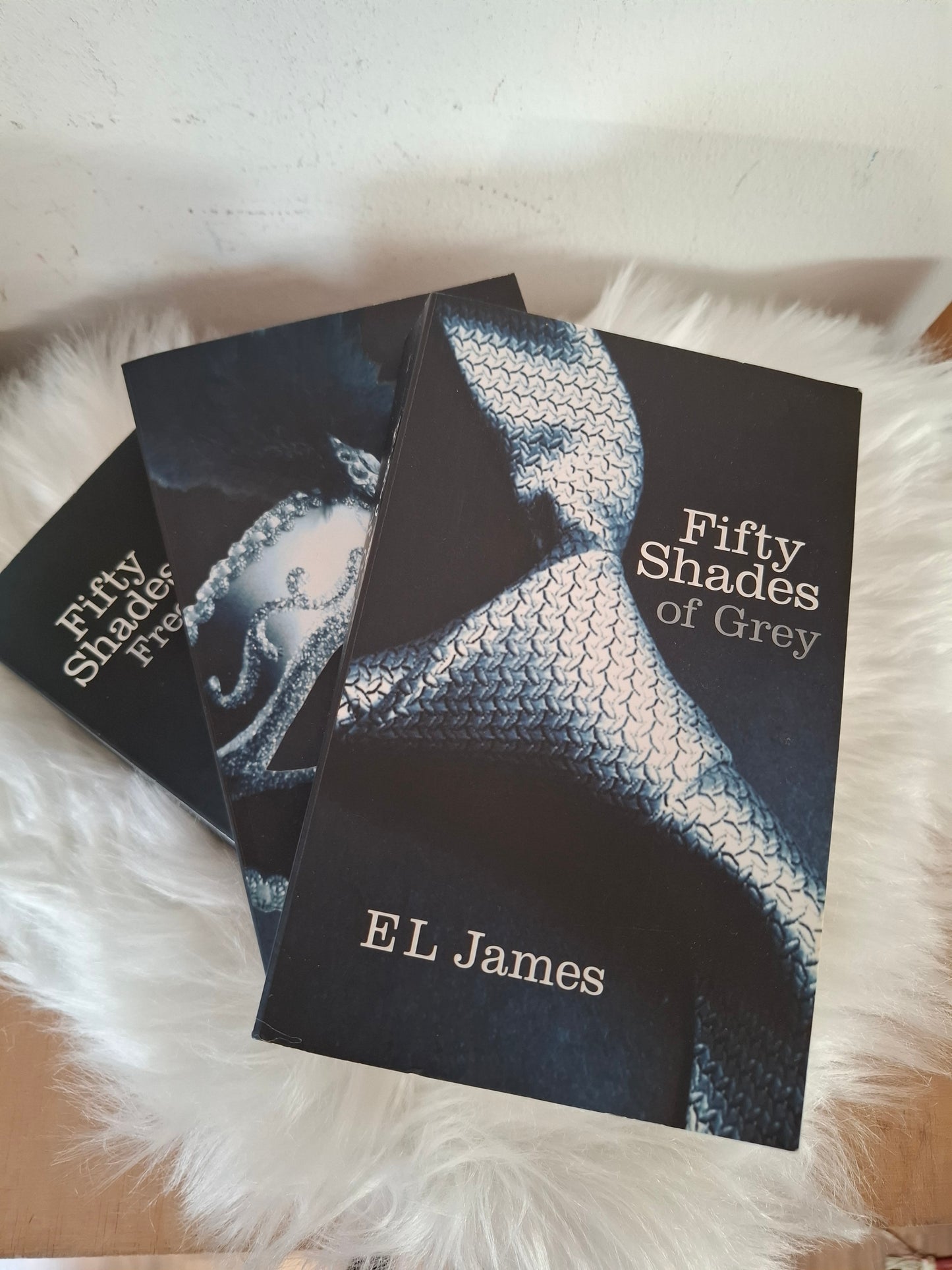 Fifty Shades of Grey, Darker, Freed  El James