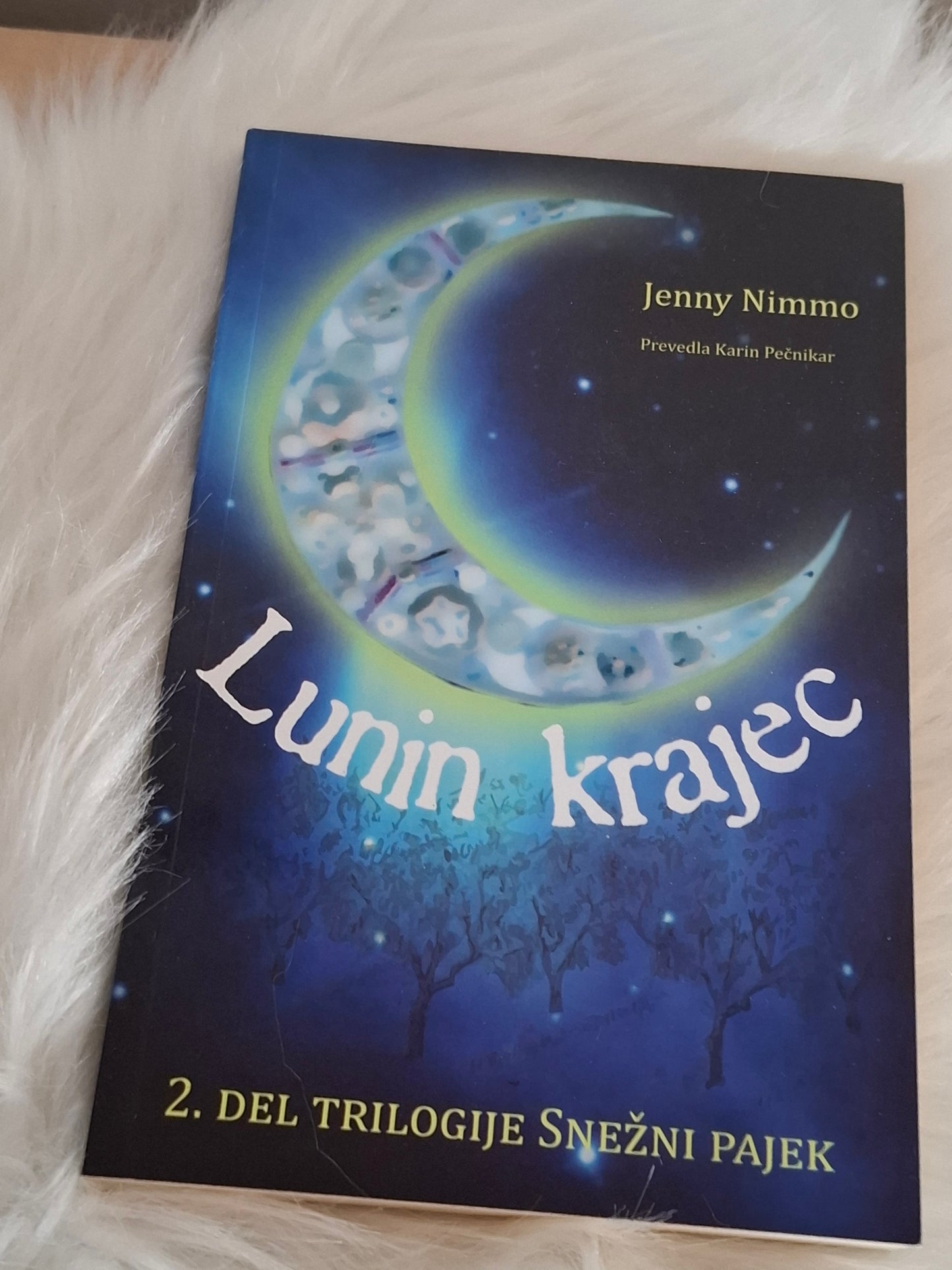 Trilogija Snežni pajek, Jenny Nimmo